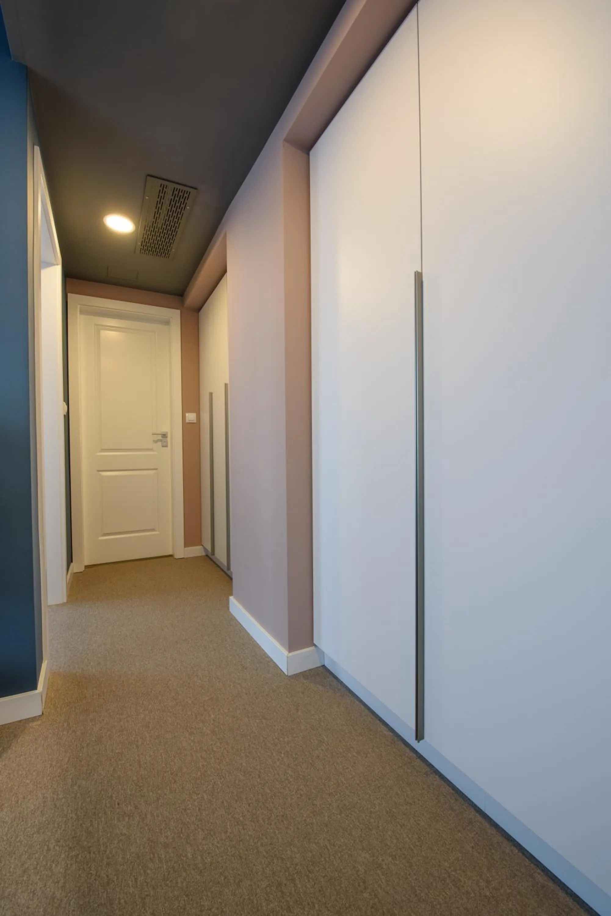 wardrobe in Vila Sarisa