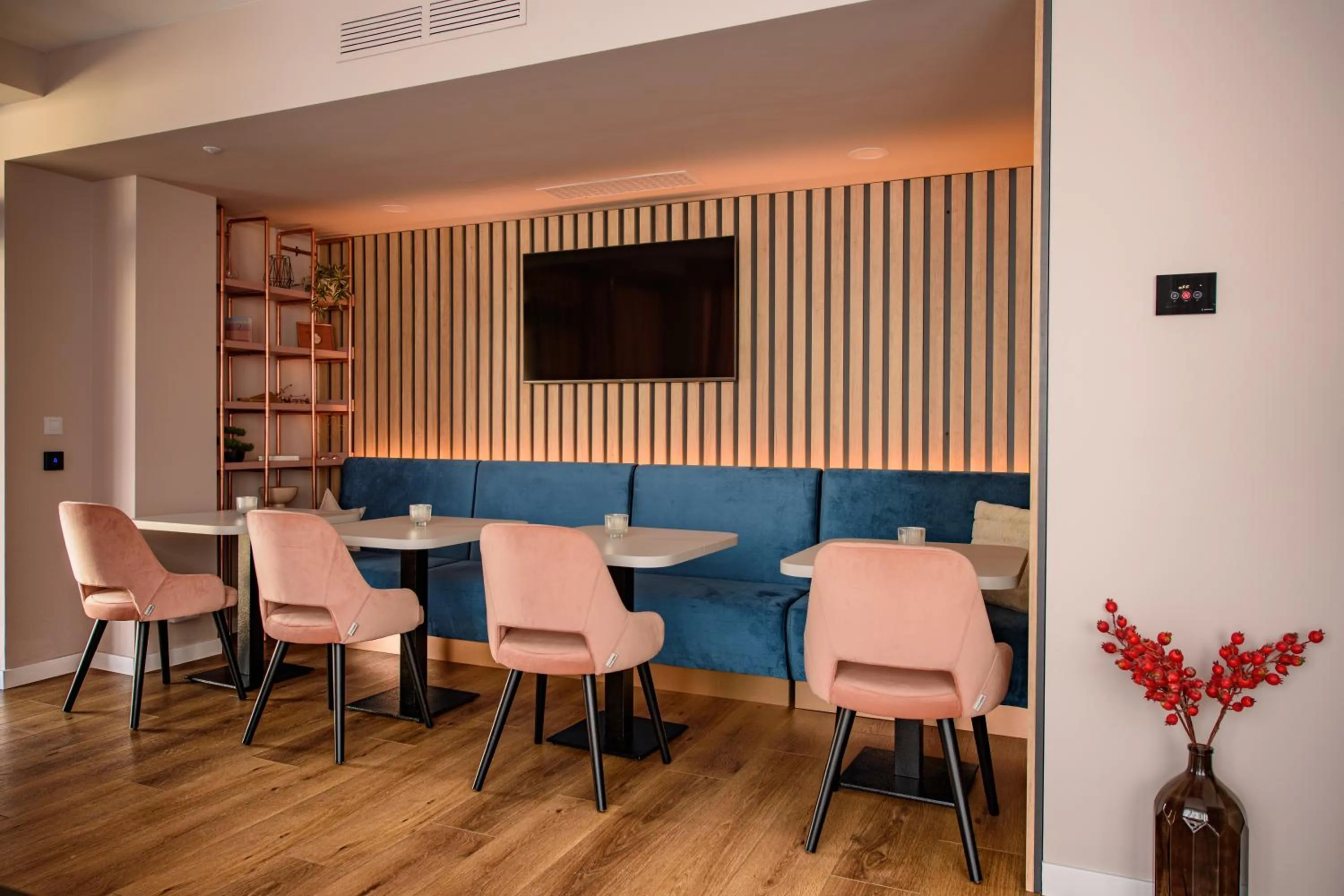 Seating area in Vila Sarisa