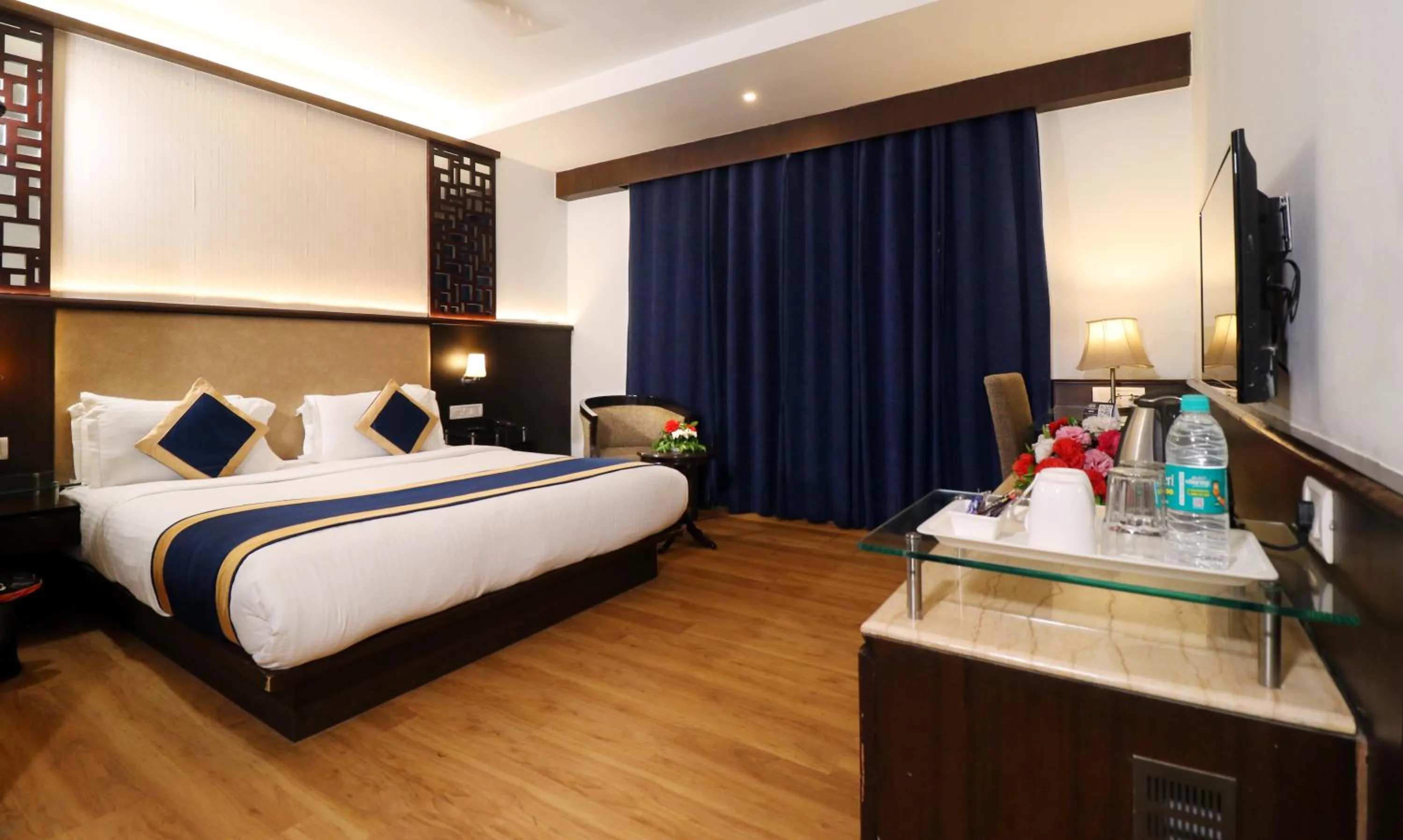 View (from property/room), Bed in Hotel Myriad