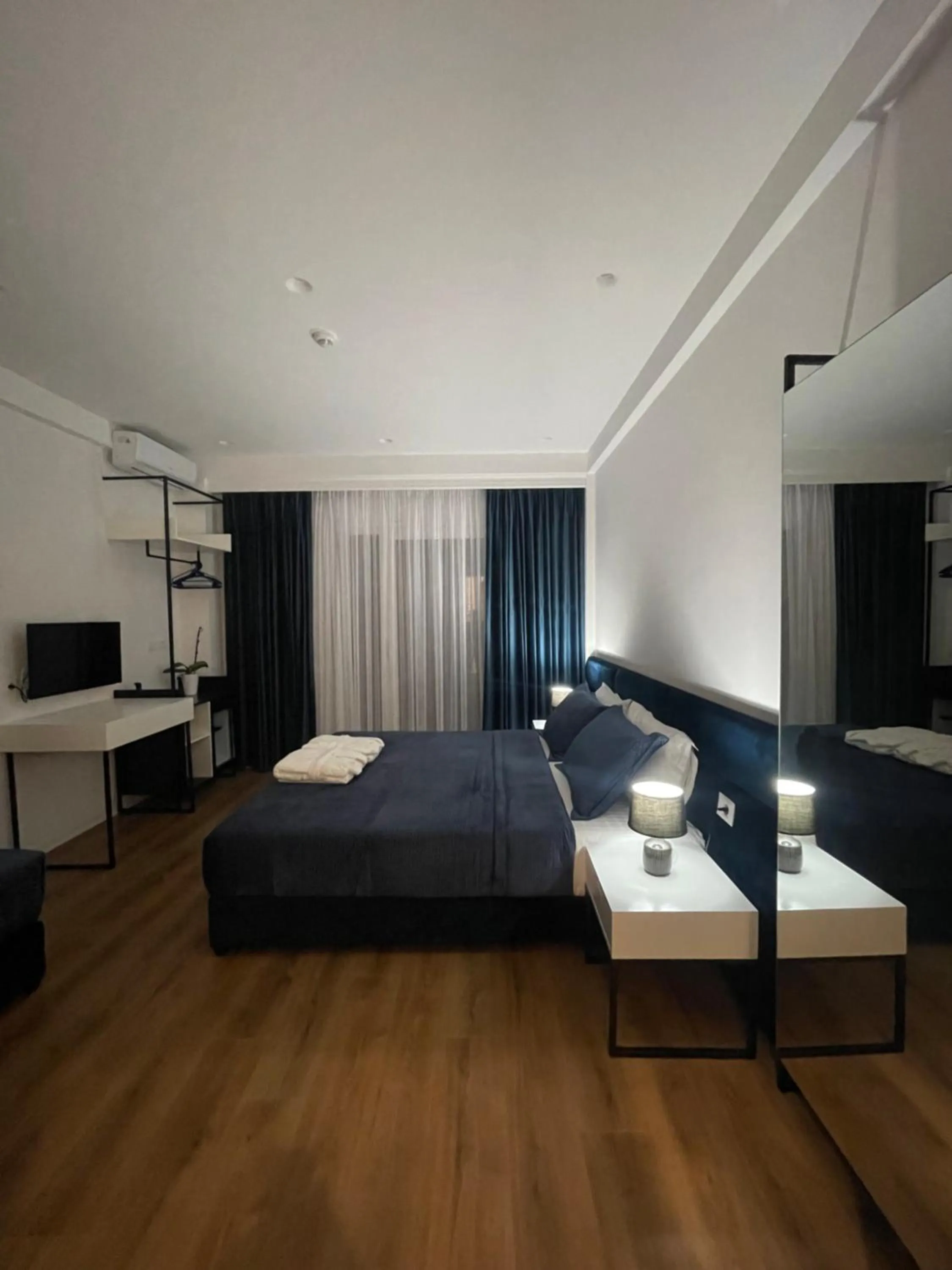 Bed in SEA & LAKE VIEW VILLA