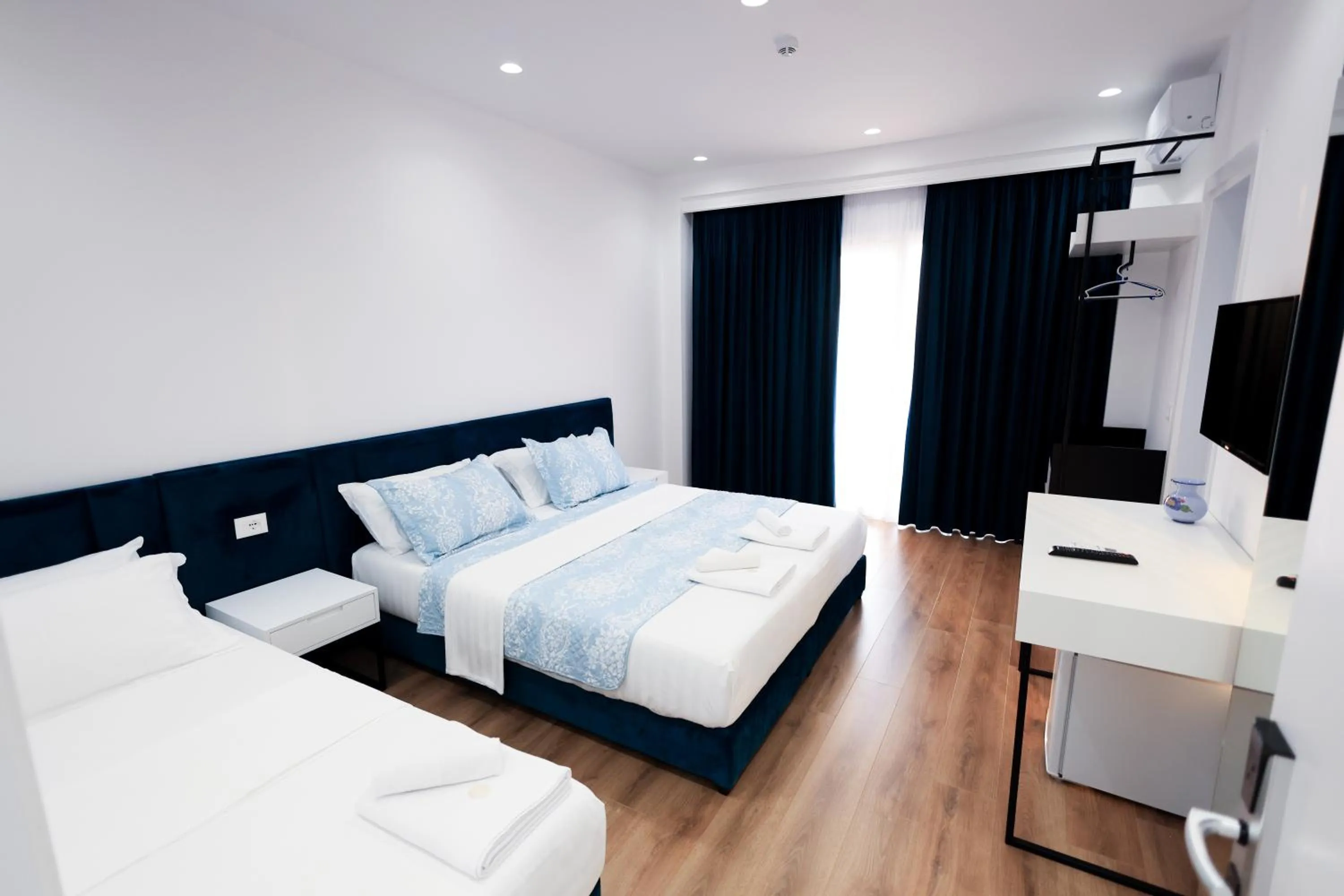 Bed in SEA & LAKE VIEW VILLA