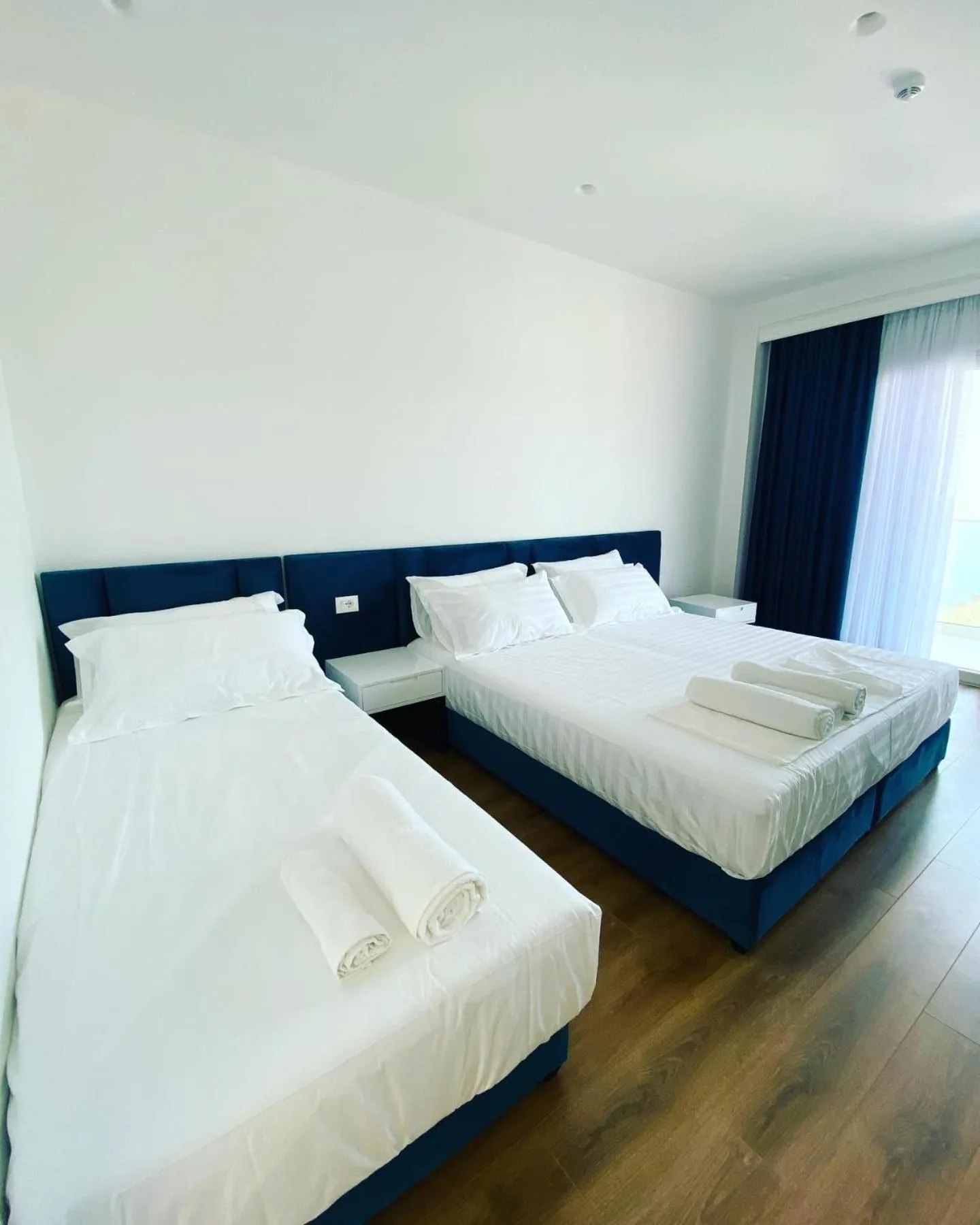 Bed in SEA & LAKE VIEW VILLA