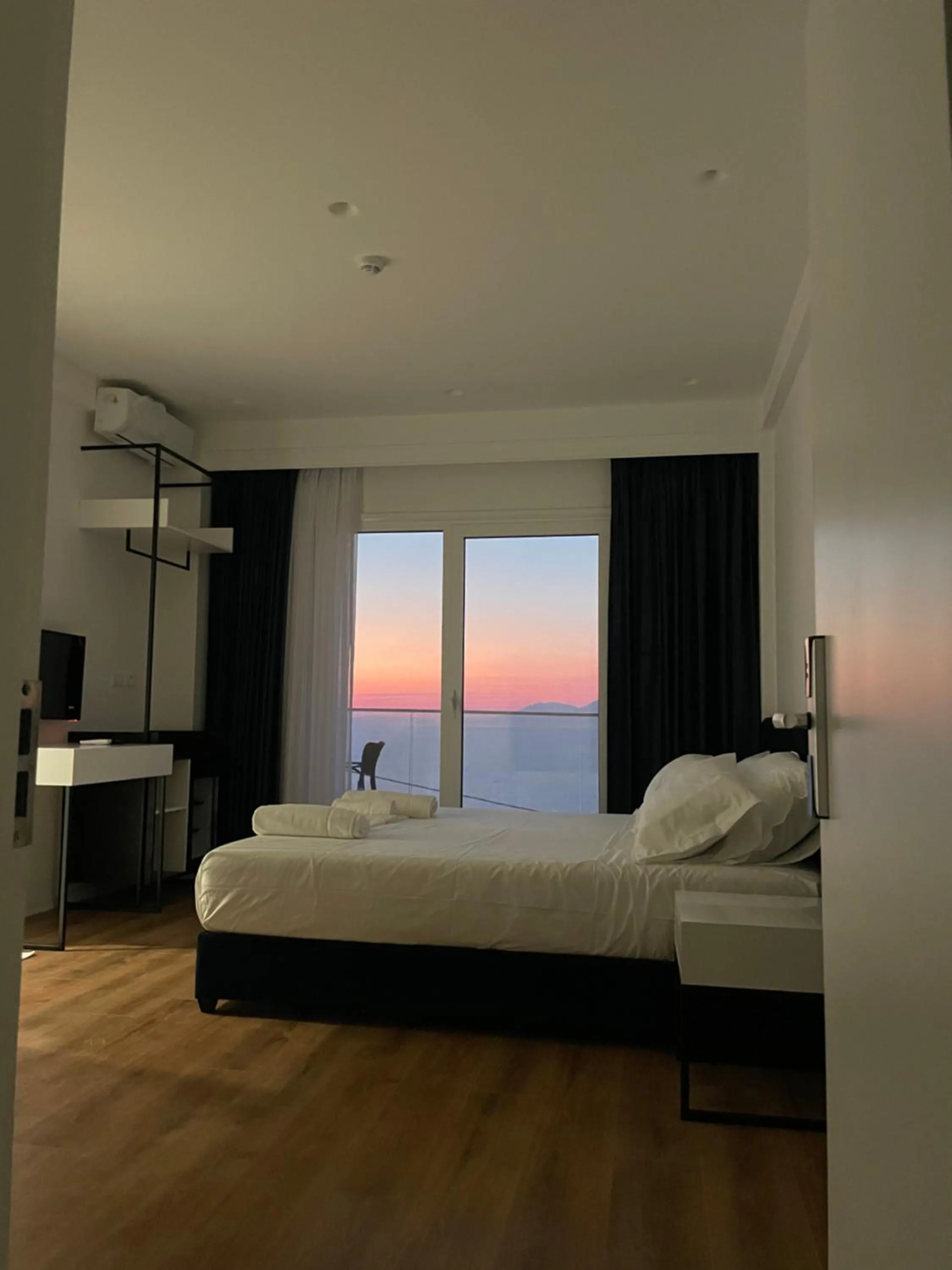 Bedroom, Bed in SEA & LAKE VIEW VILLA