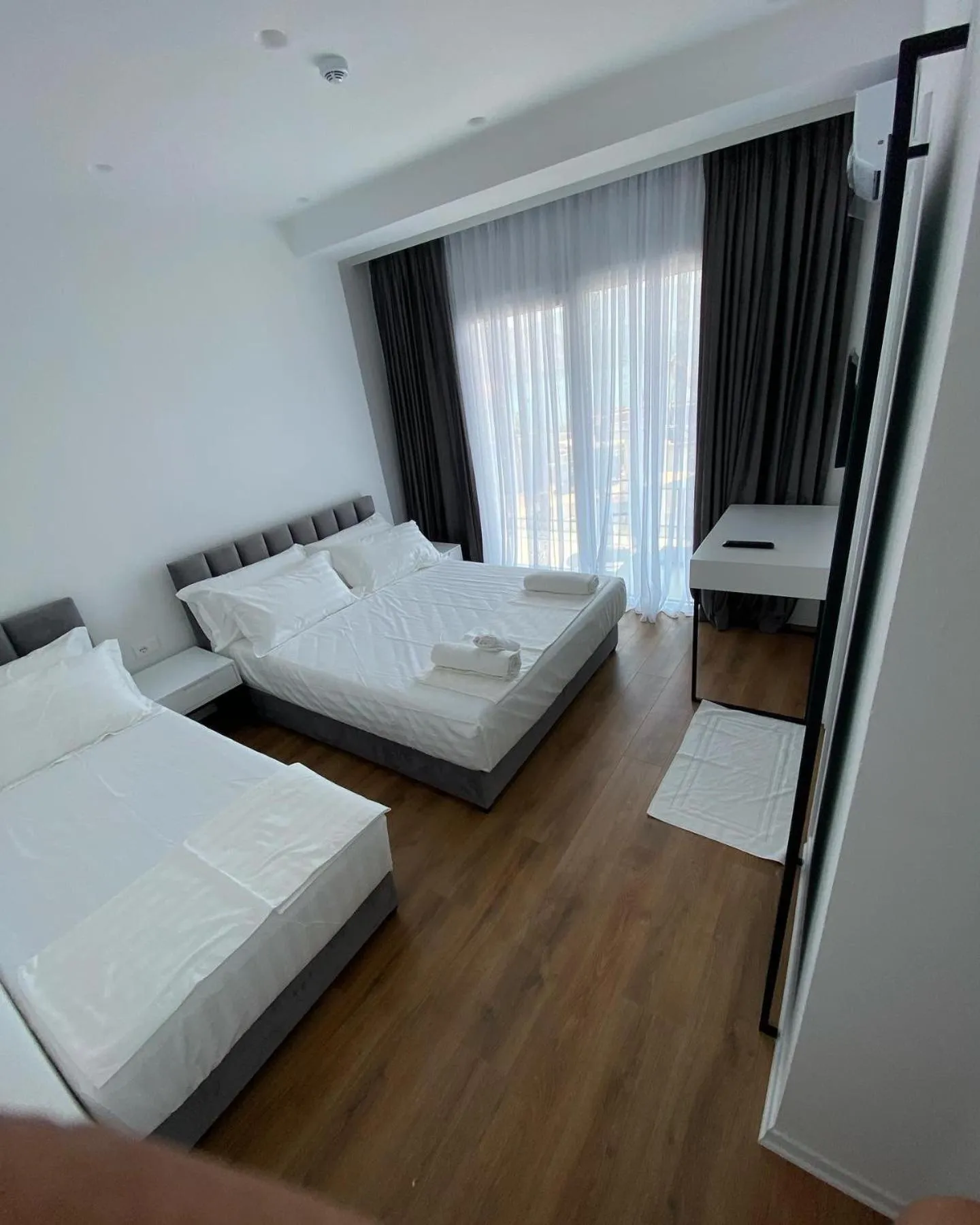 Bed in SEA & LAKE VIEW VILLA