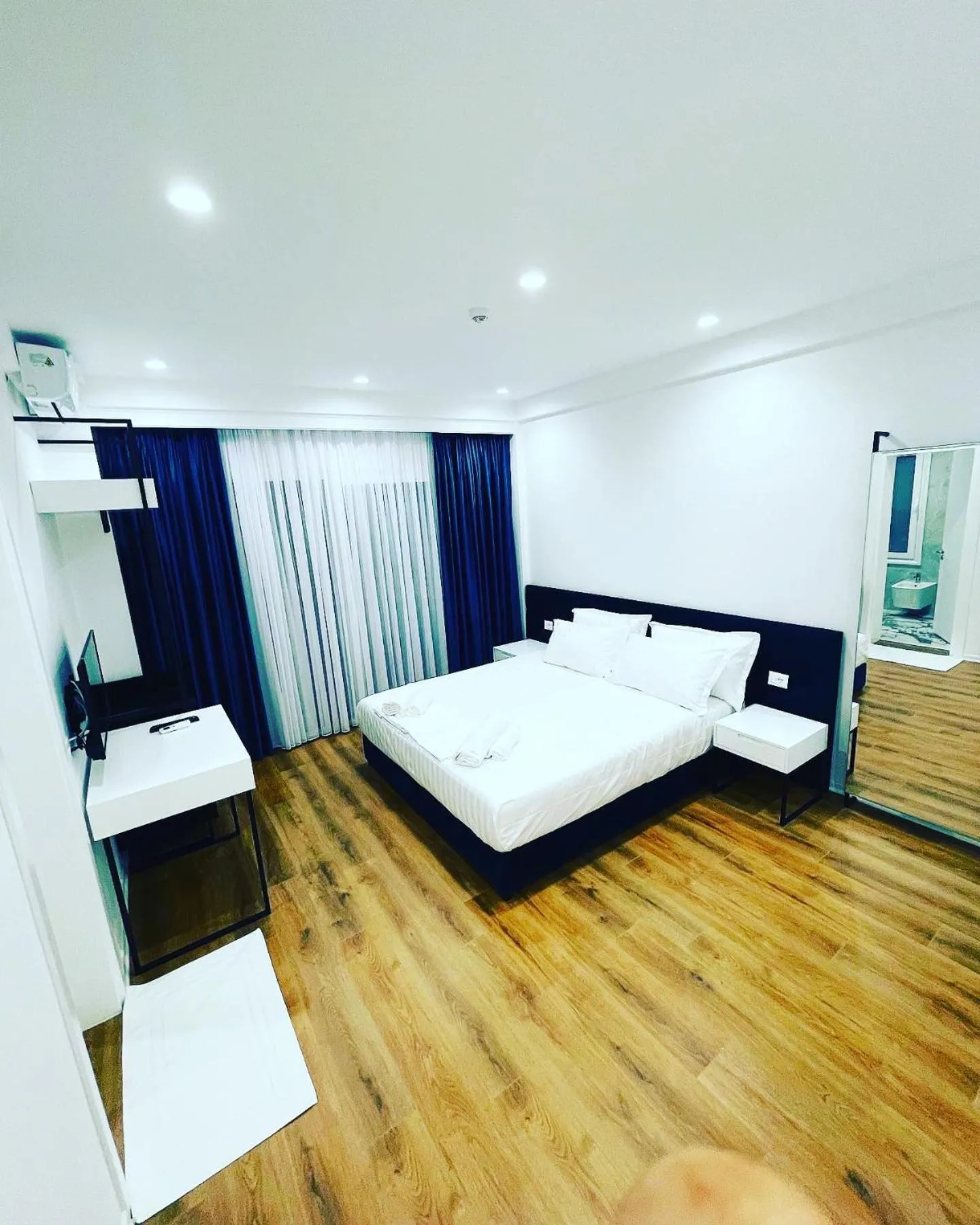 Bed in SEA & LAKE VIEW VILLA