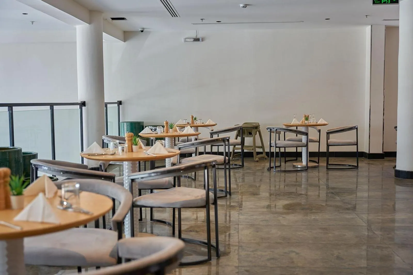 Restaurant/places to eat in Marvelous Hotel