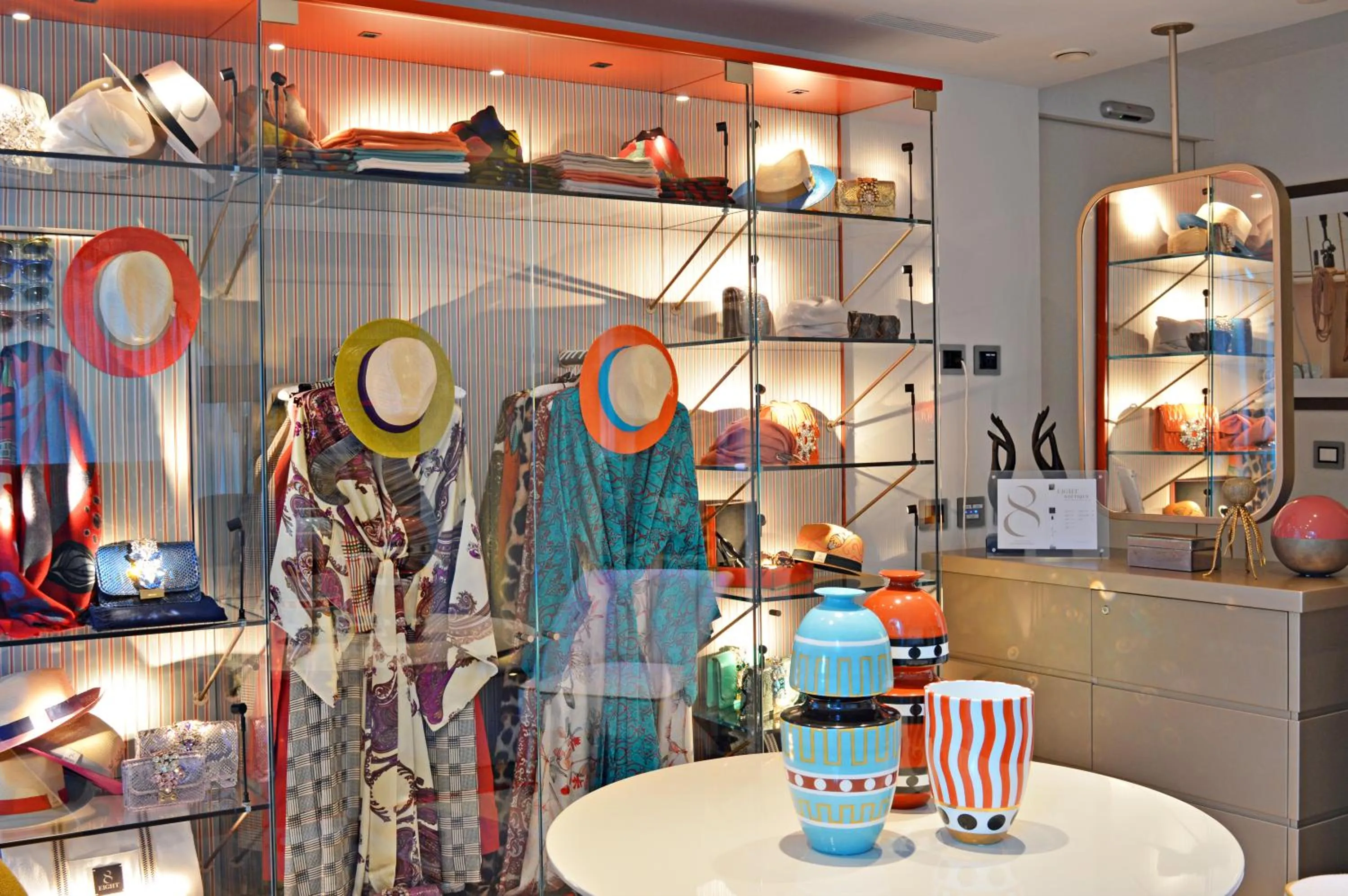 On-site shops in Eight Hotel Paraggi