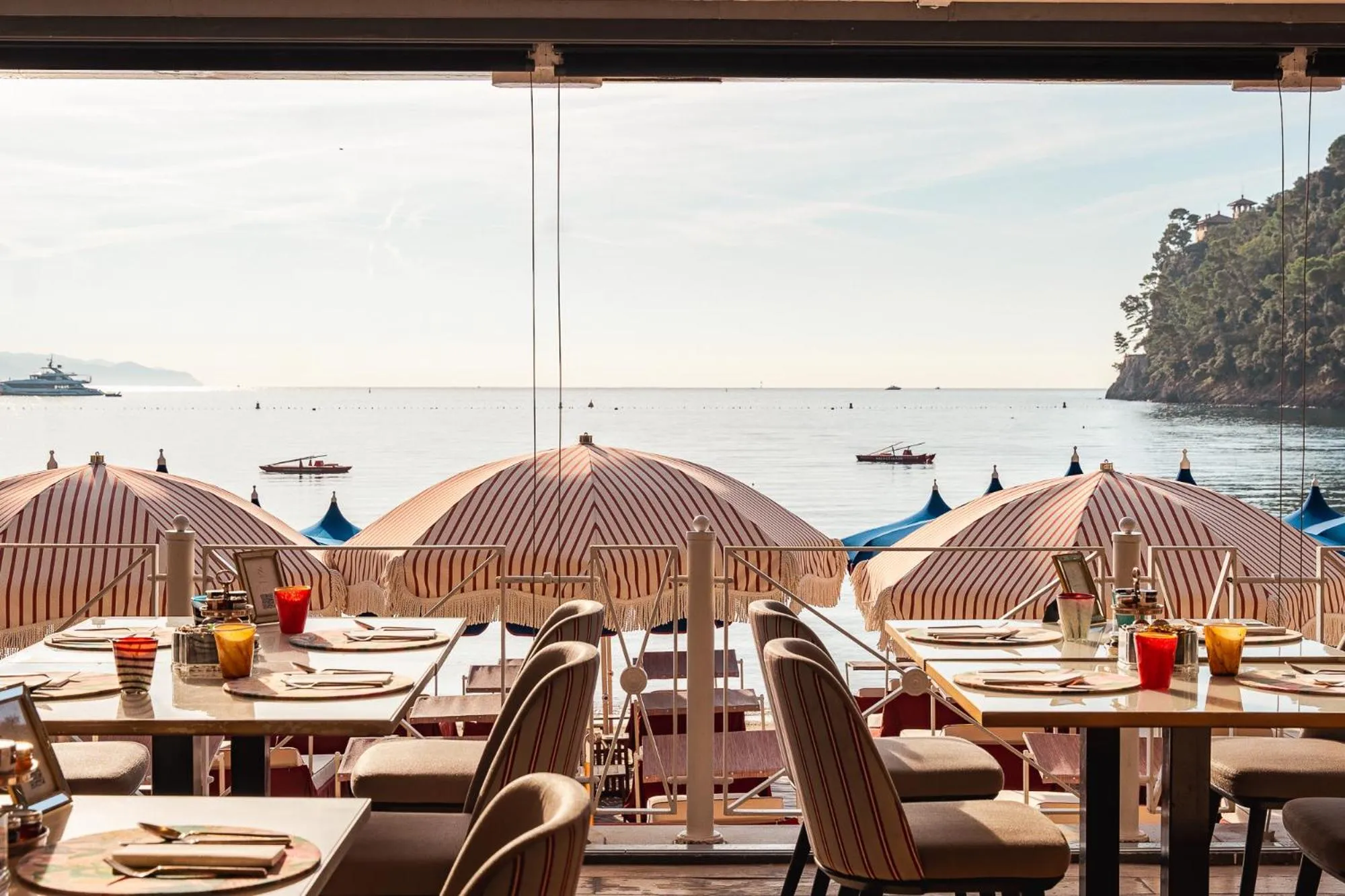 Restaurant/places to eat in Eight Hotel Paraggi