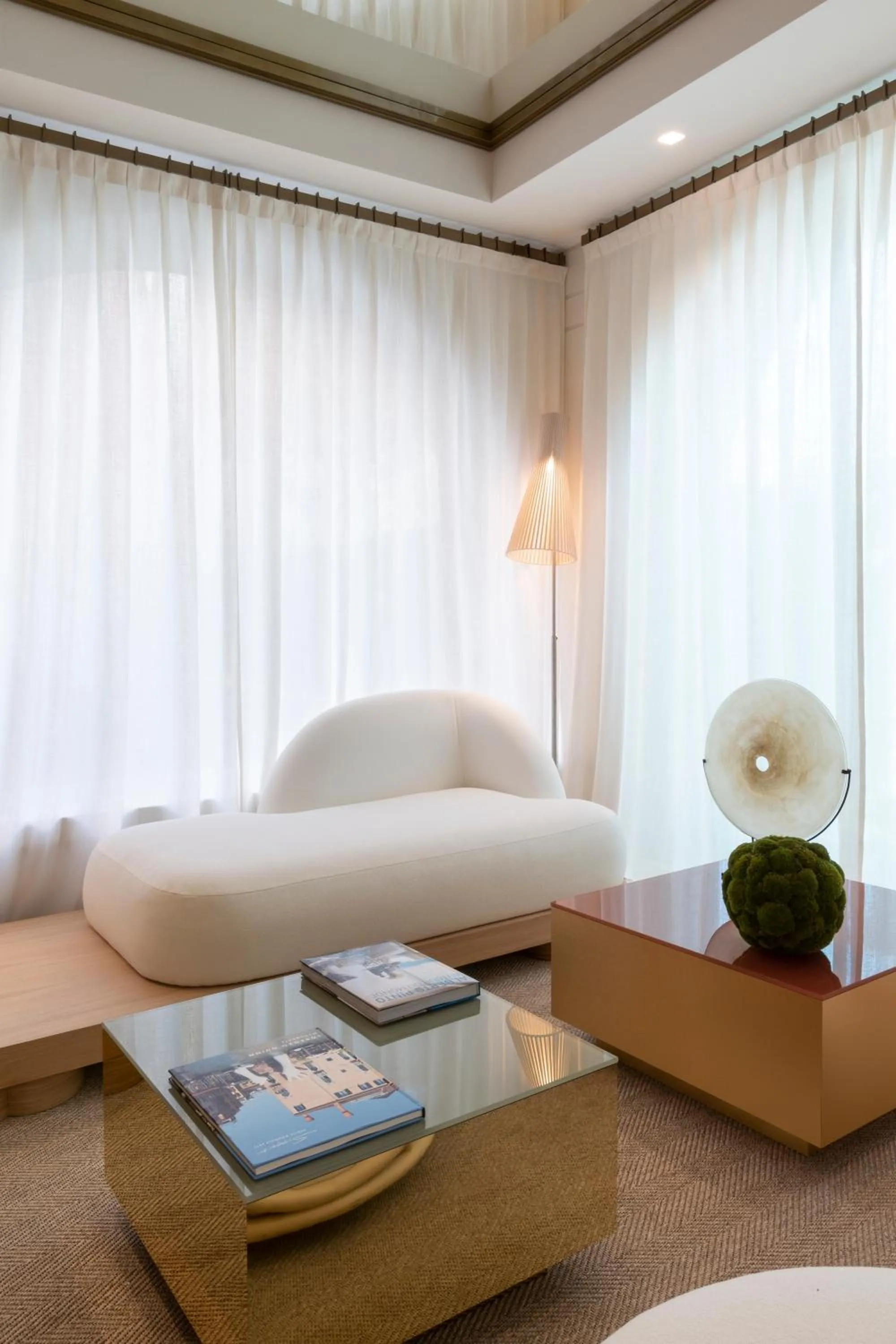 Seating area, Bed in Eight Hotel Paraggi