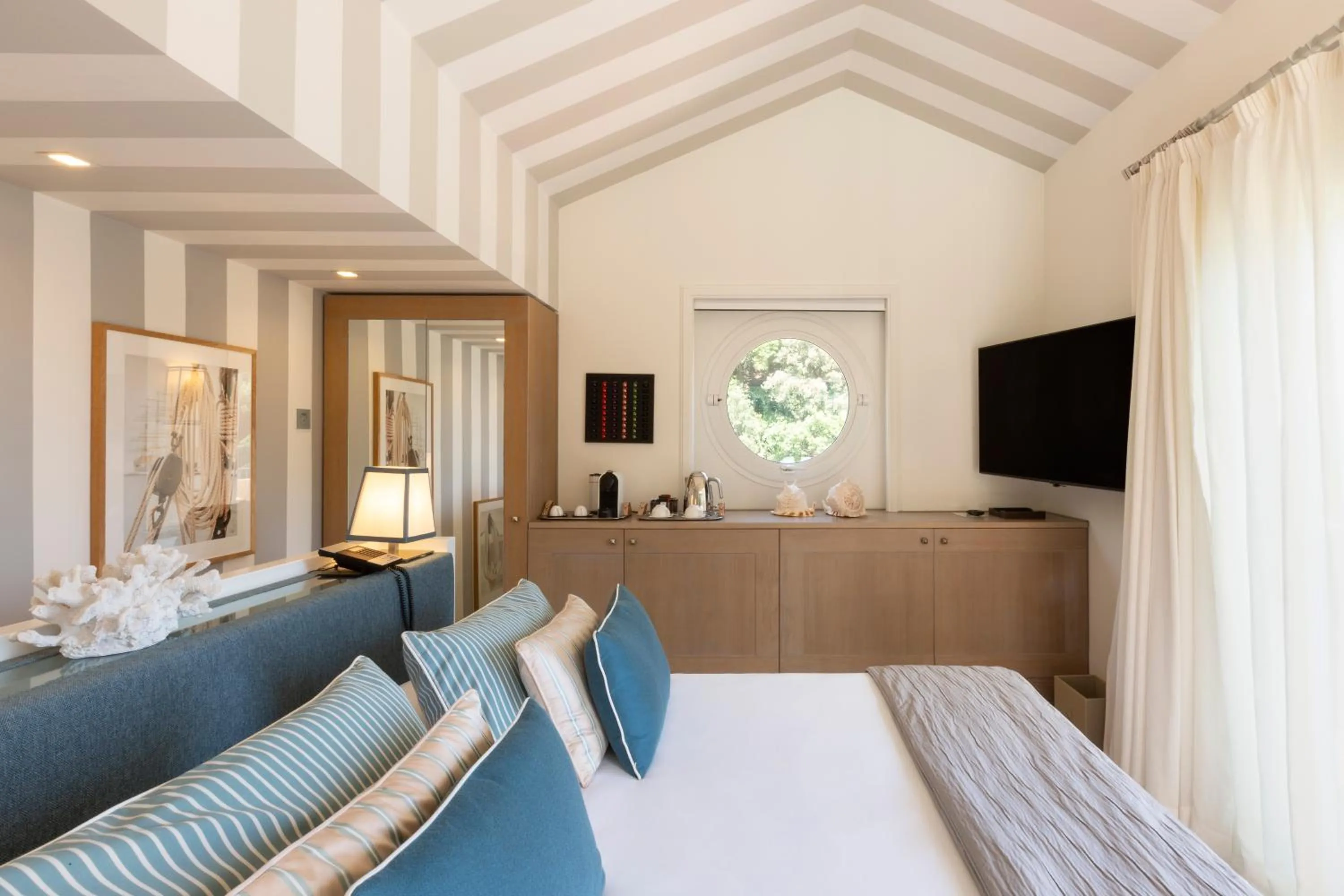 Photo of the whole room, Bed in Eight Hotel Paraggi