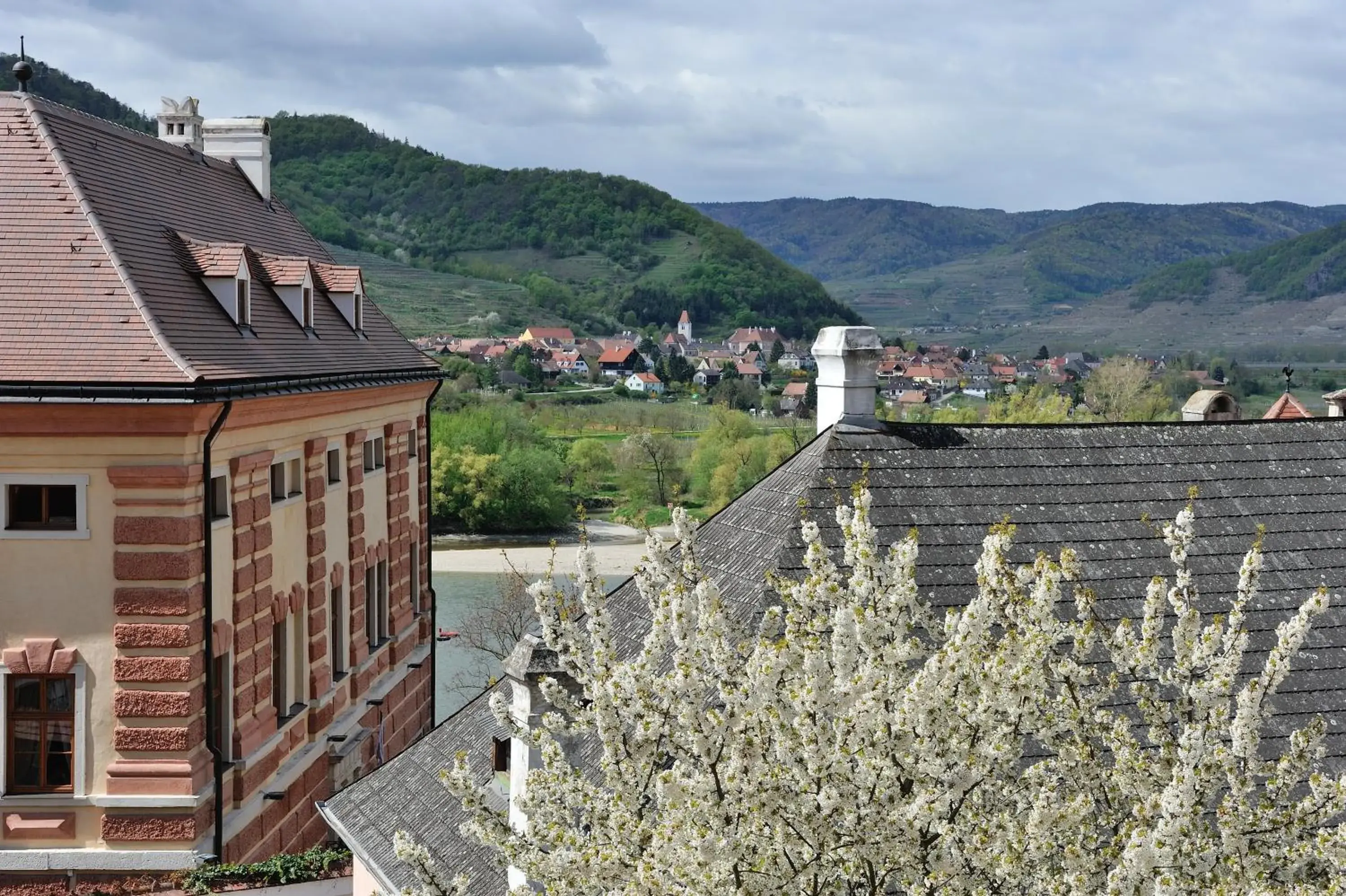 Two-Bedroom Apartment with Terrace in Heritage Dürnstein Two-Bedroom Apartment with Terrace in Heritage Dürnstein