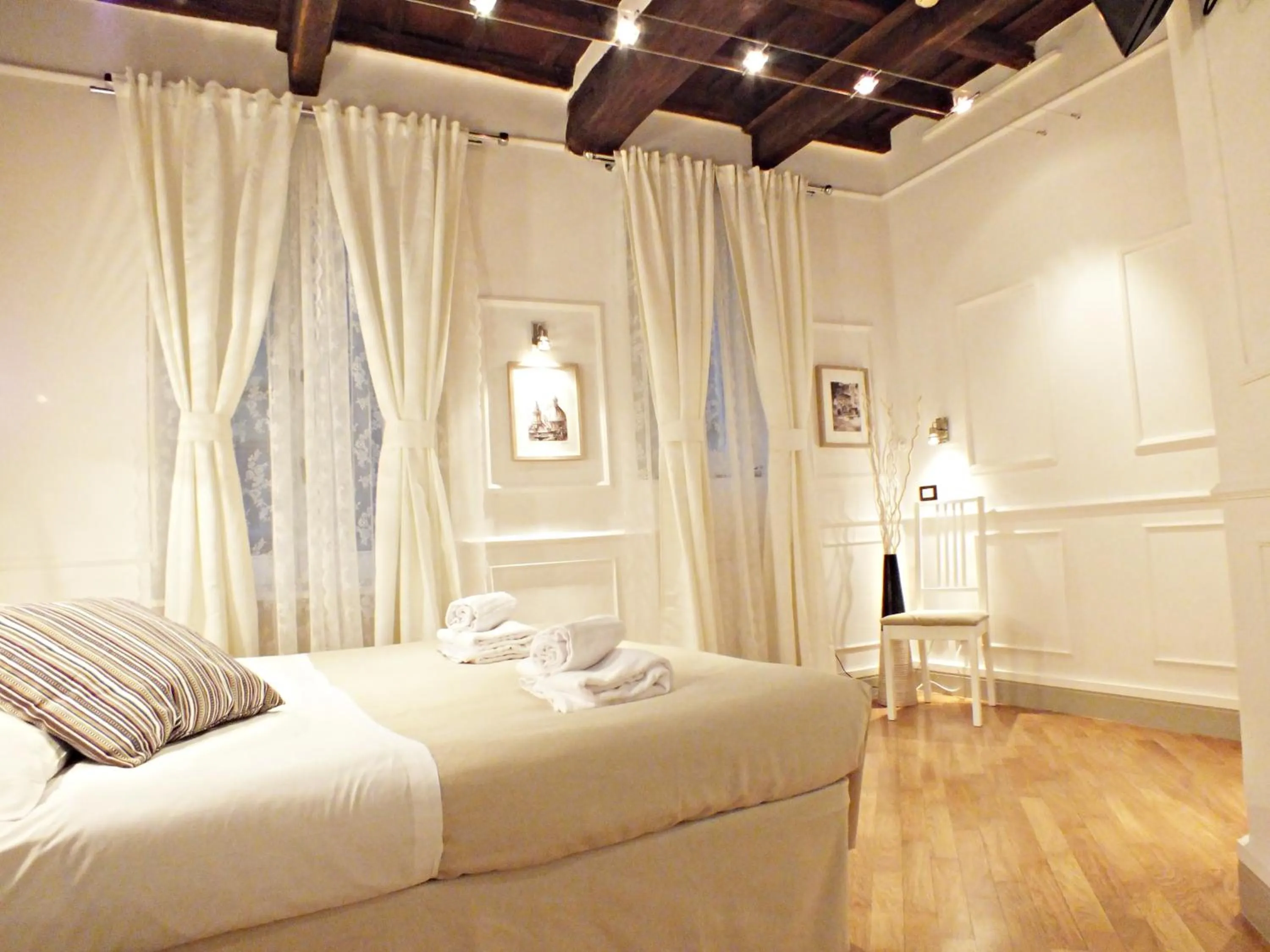 Bedroom, Bed in Domus Ester