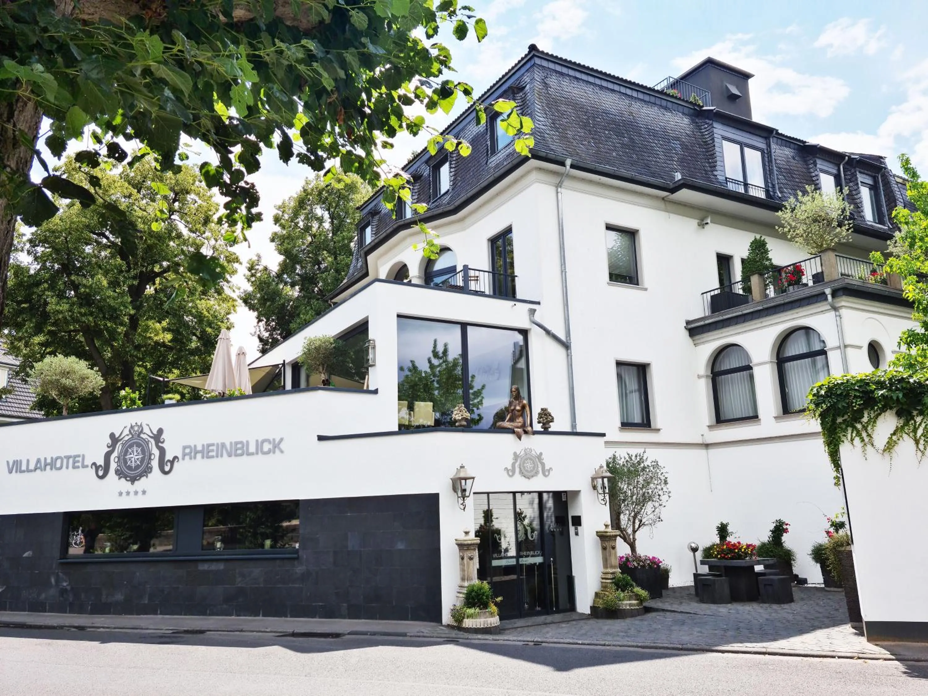 Property building in Villahotel Rheinblick