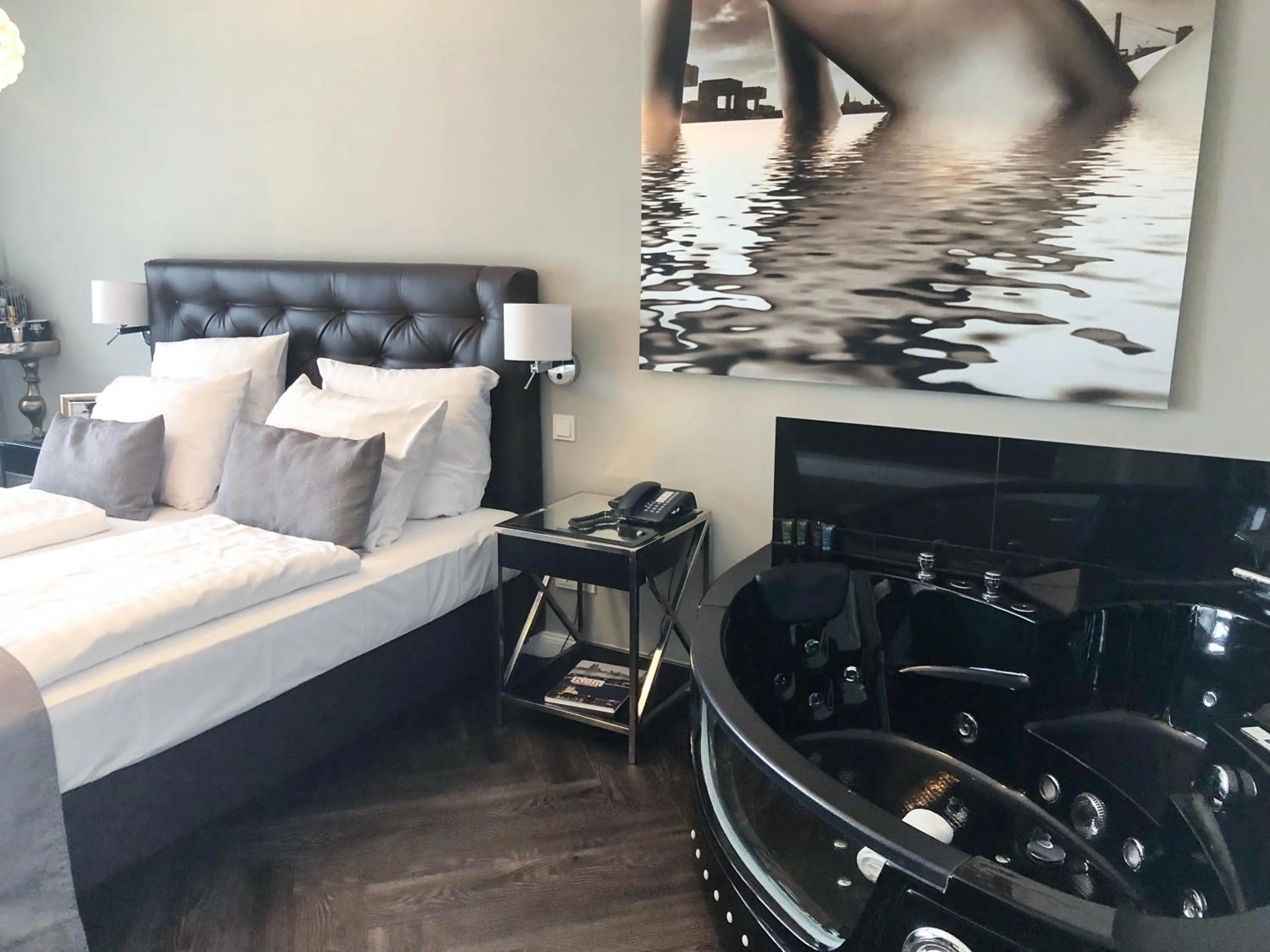 Photo of the whole room, Bed in Villahotel Rheinblick