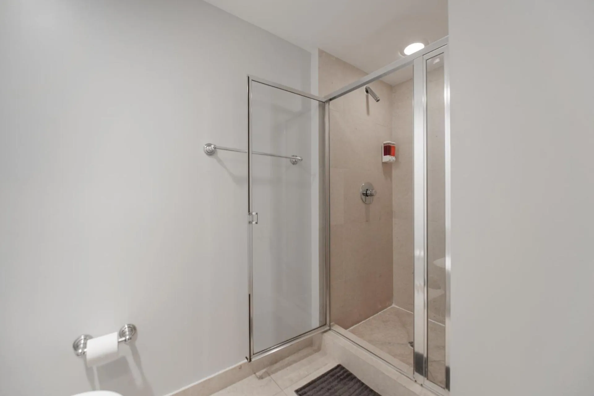 Shower in Wonderful 2/2 Condo at Icon Brickell With Pool