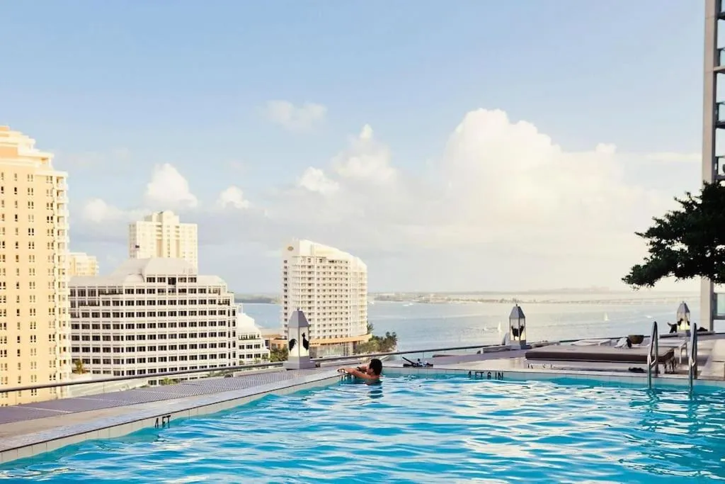 Swimming pool in Wonderful 2/2 Condo at Icon Brickell With Pool