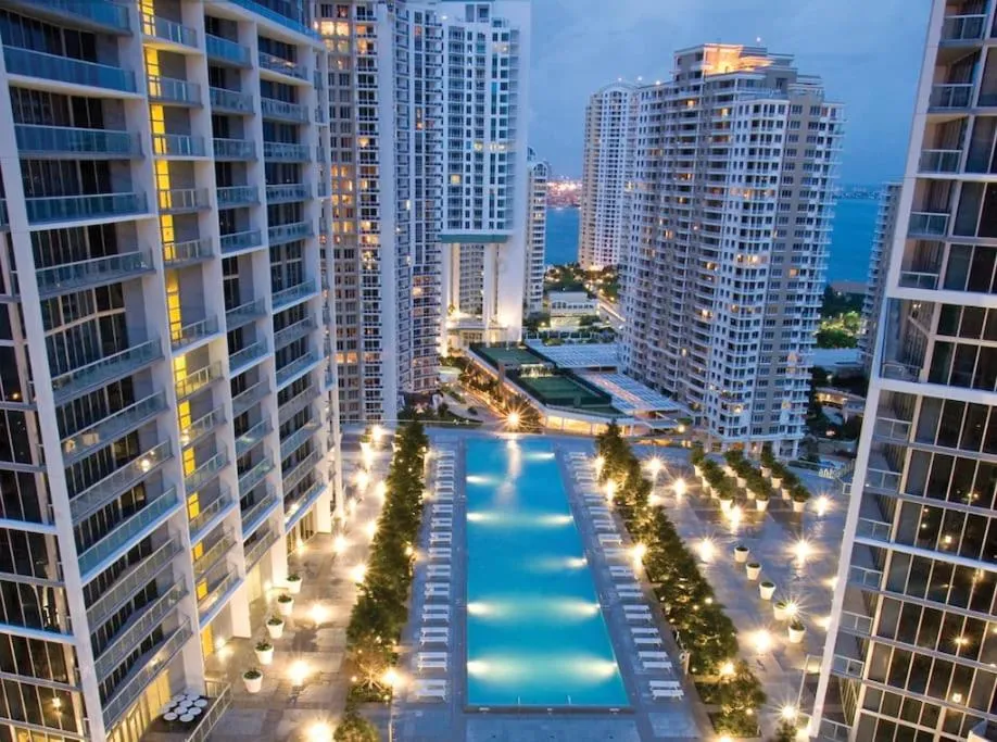 Swimming pool in Wonderful 2/2 Condo at Icon Brickell With Pool