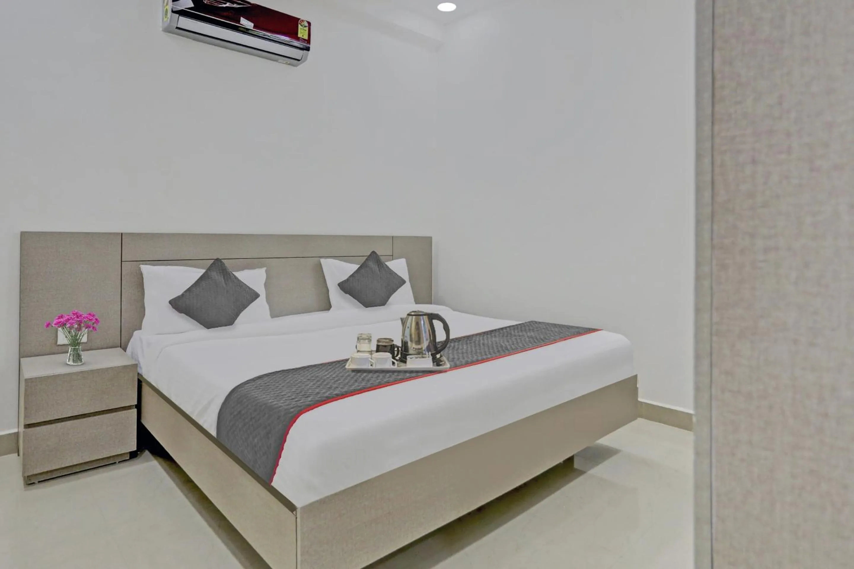 Lobby or reception, Bed in Super Four Seasons