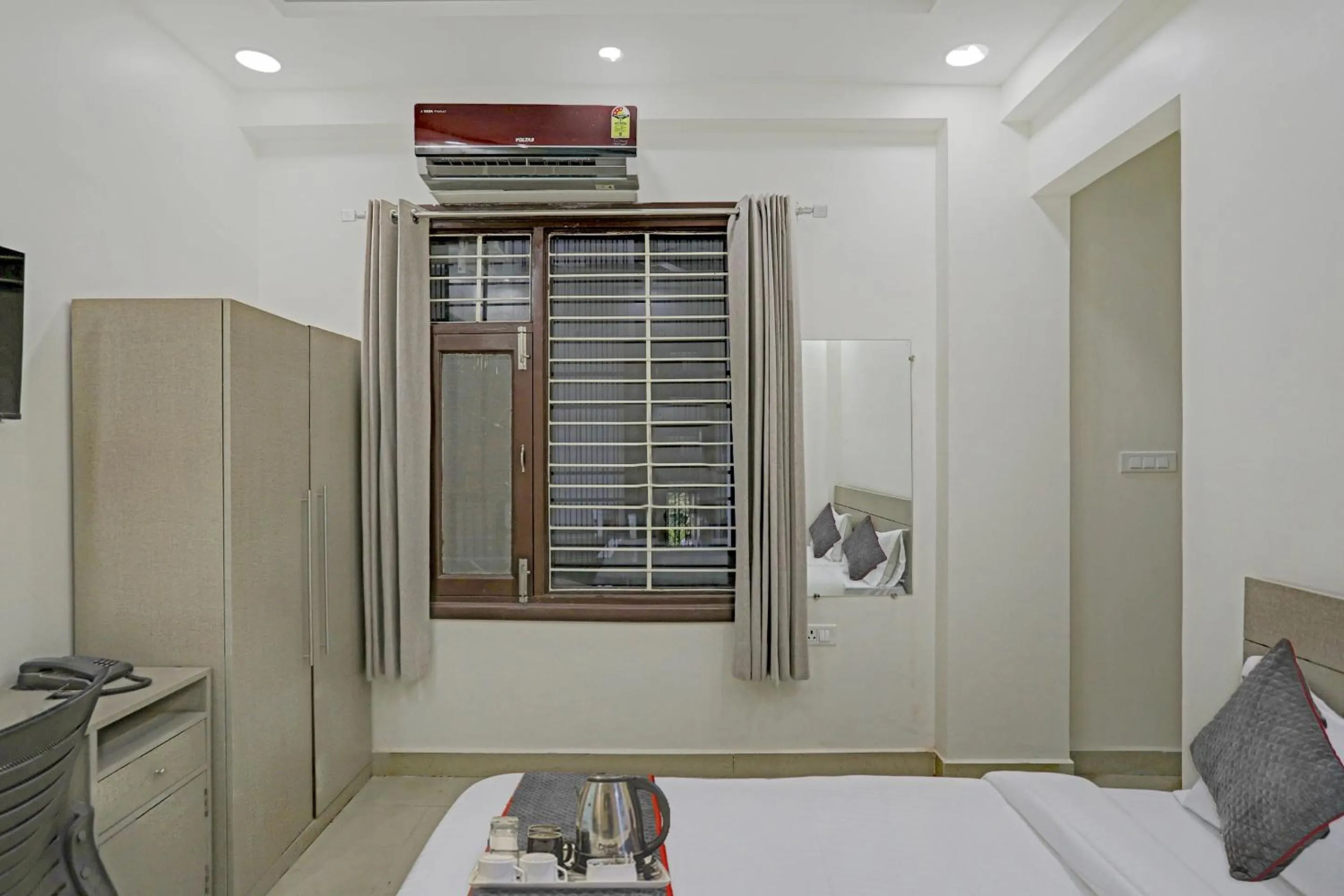 Bedroom, Bed in Super Four Seasons