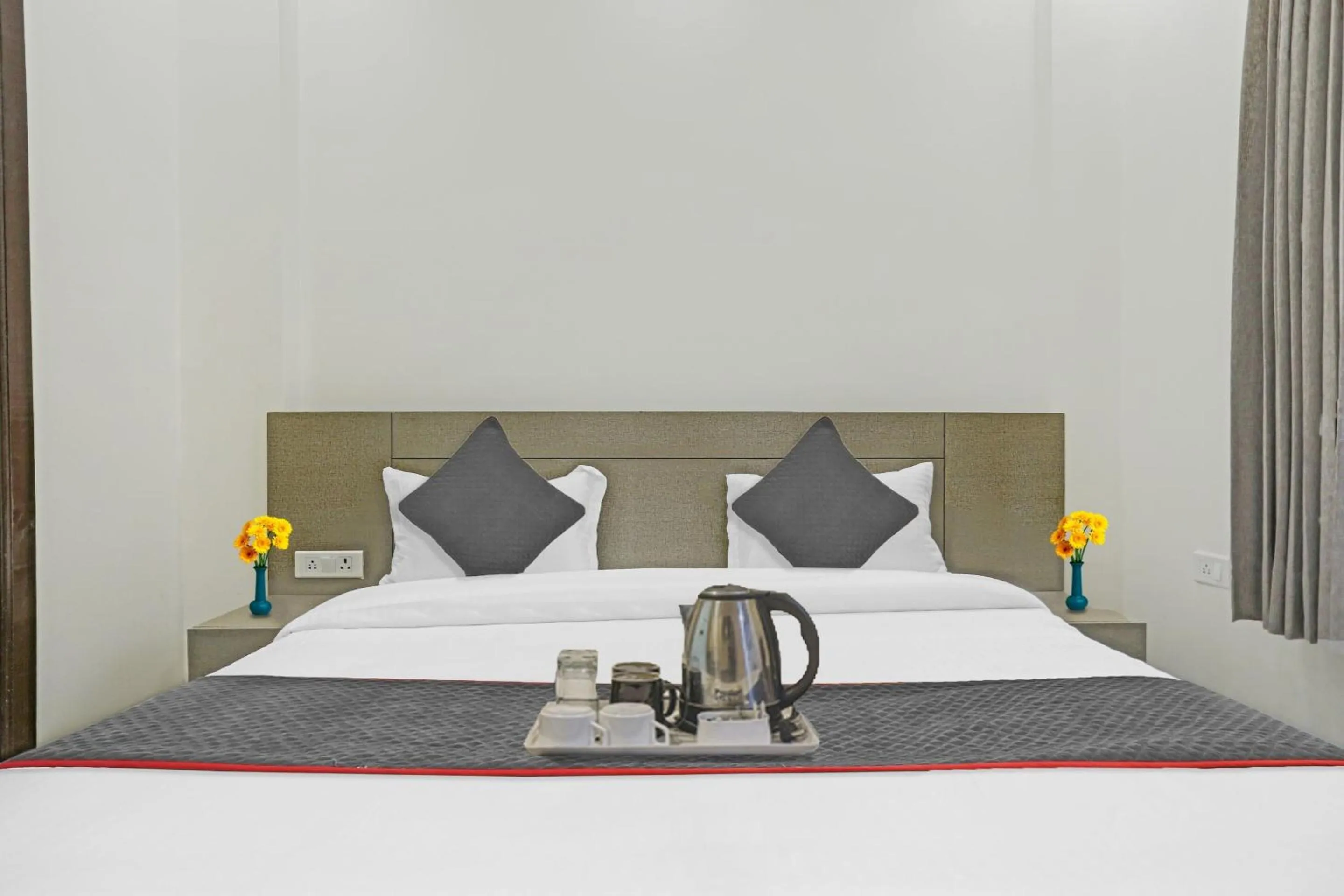 Bedroom, Bed in Super Four Seasons