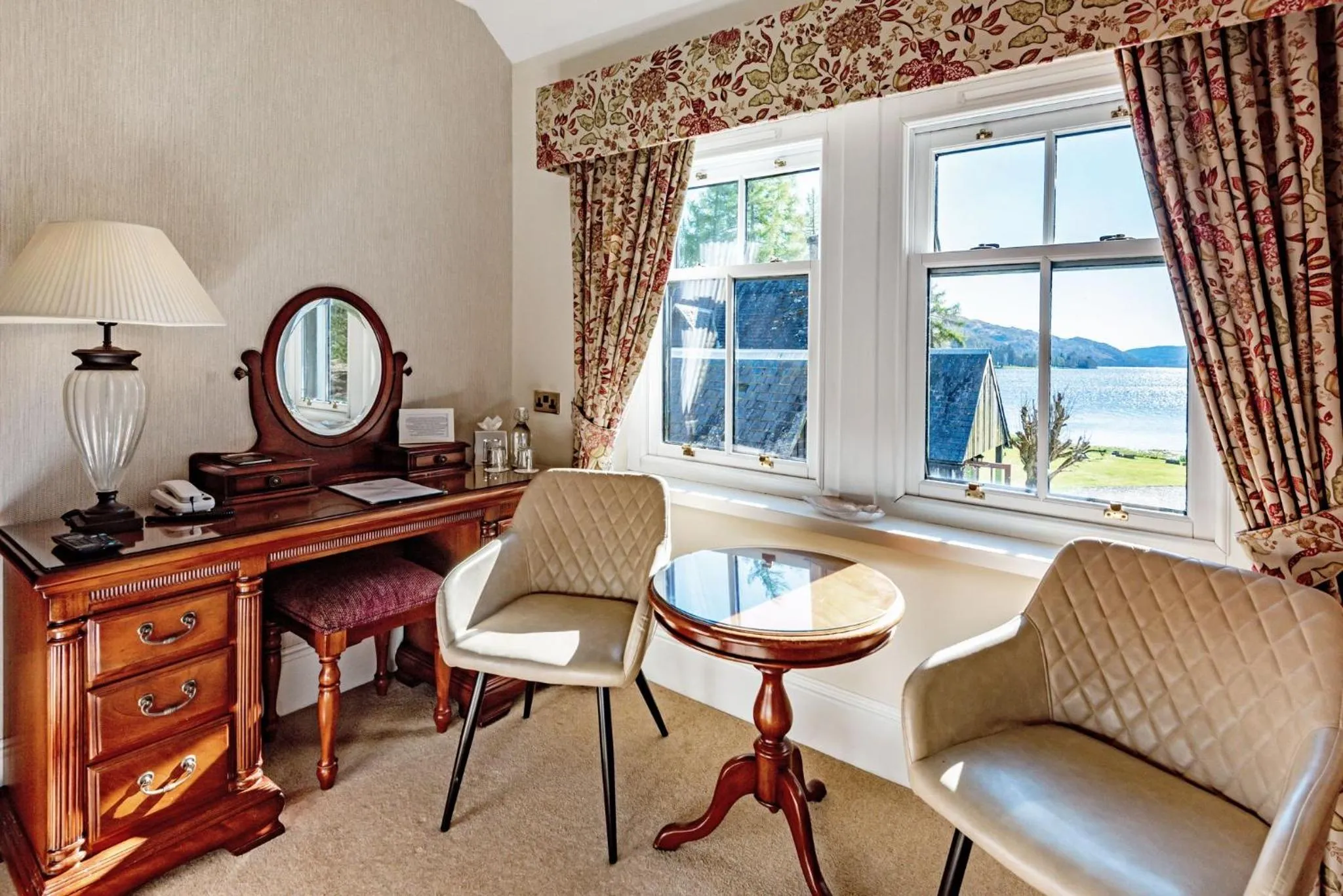 Bedroom in Taychreggan Hotel