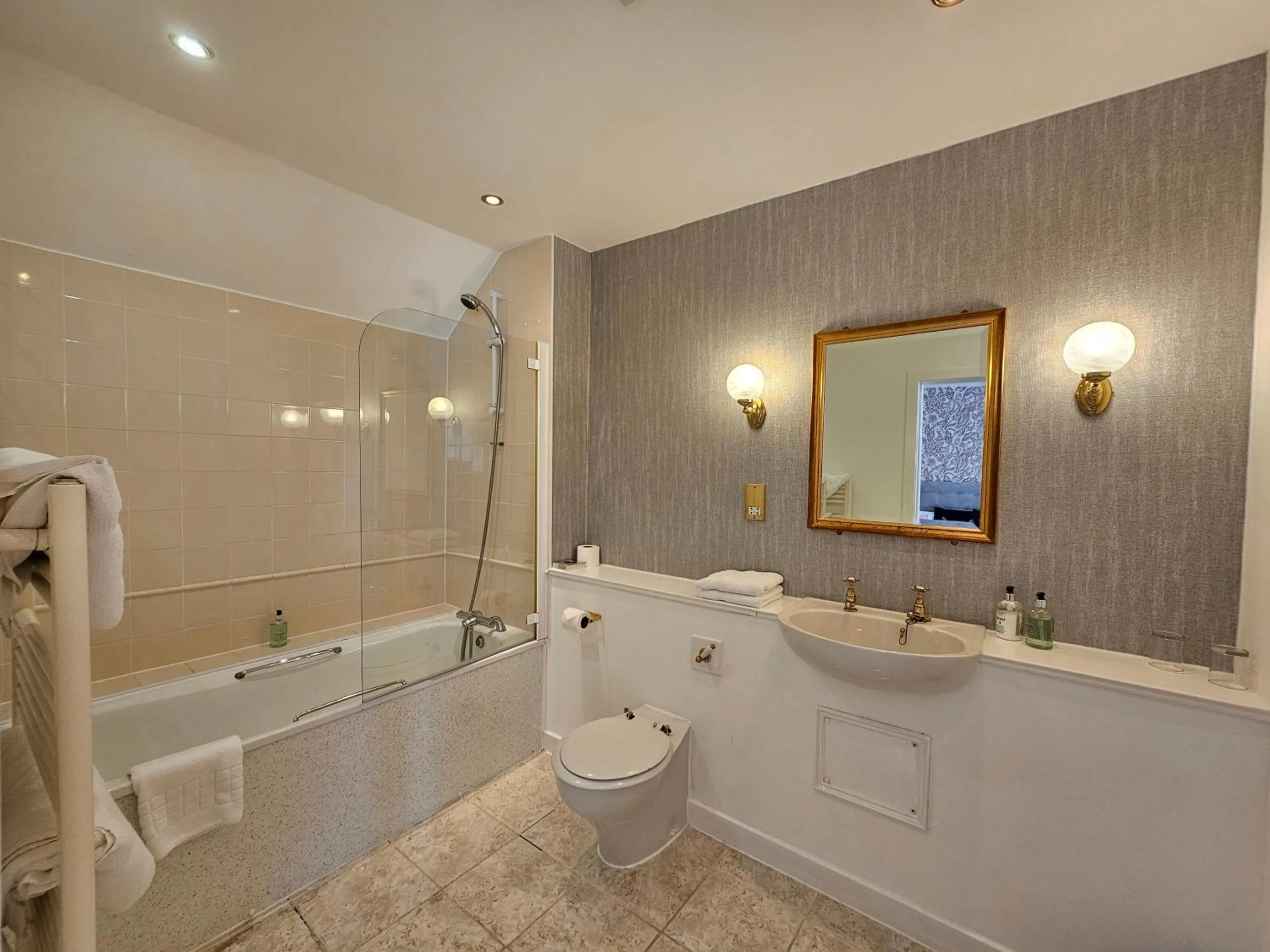 Bathroom in Taychreggan Hotel