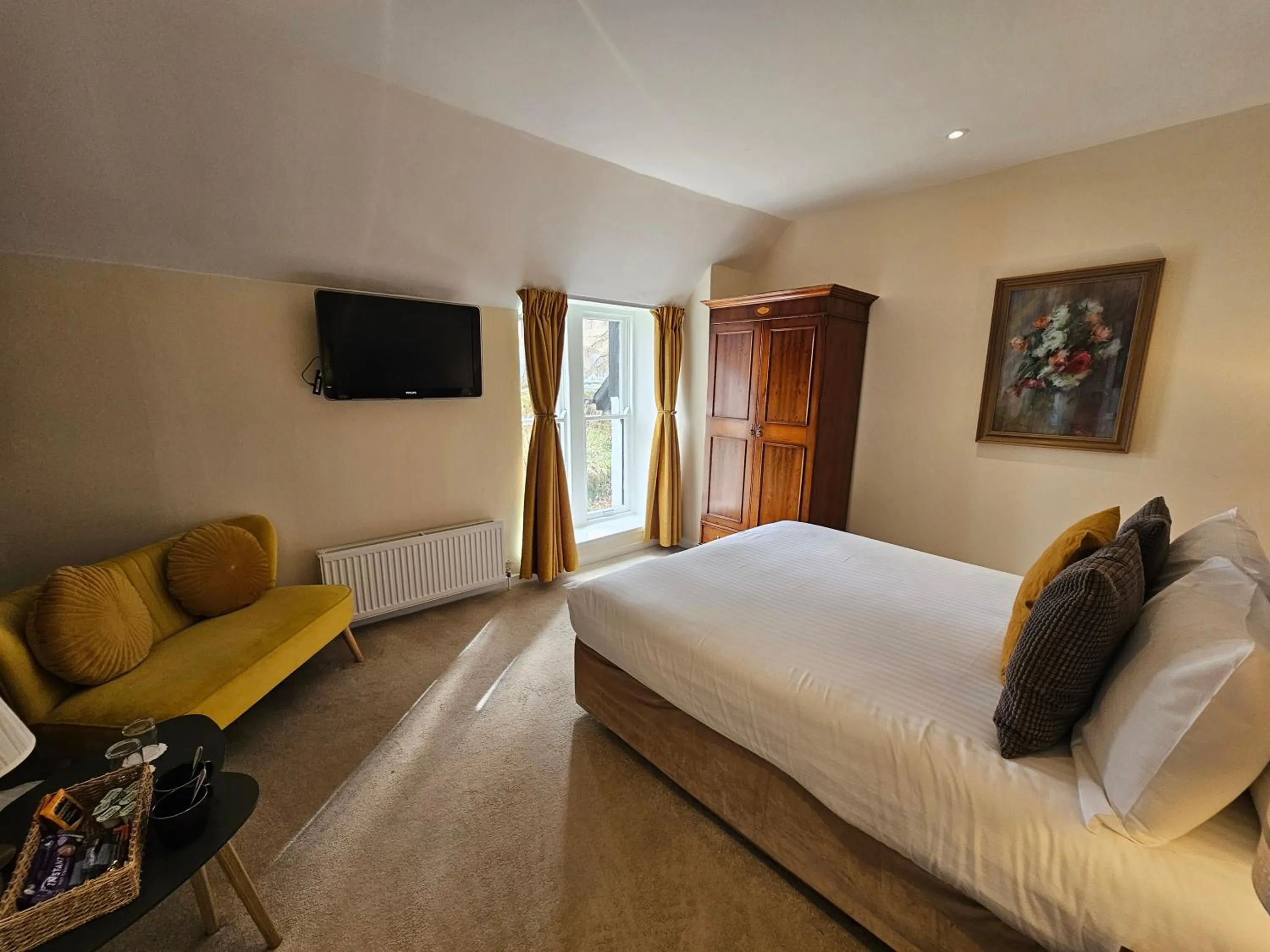 Bed in Taychreggan, Signature Collection by Eight Continents