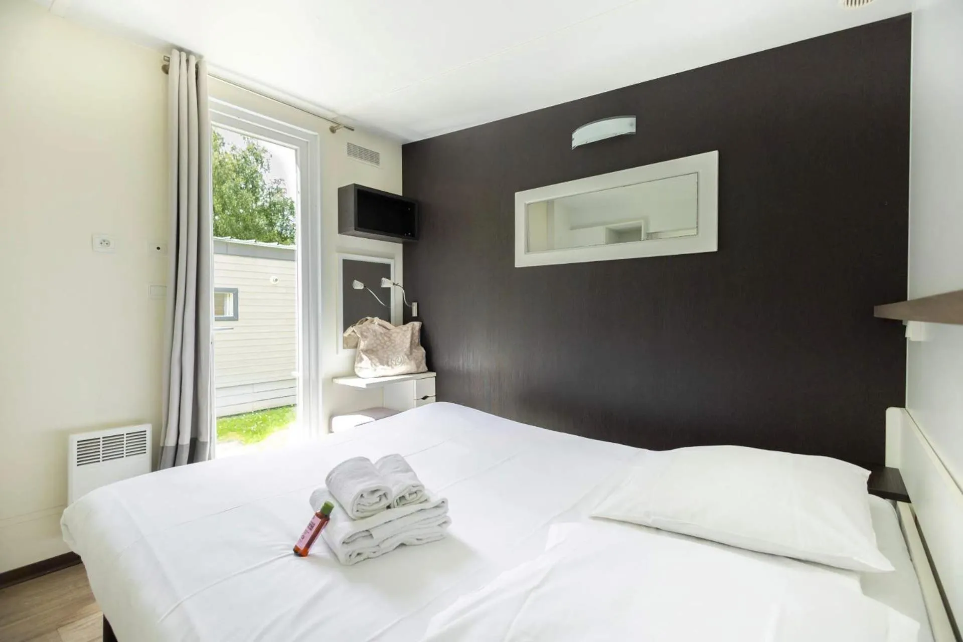 Prestige Three-Bedroom Cottage ( 6 Adults) in Rives Nature