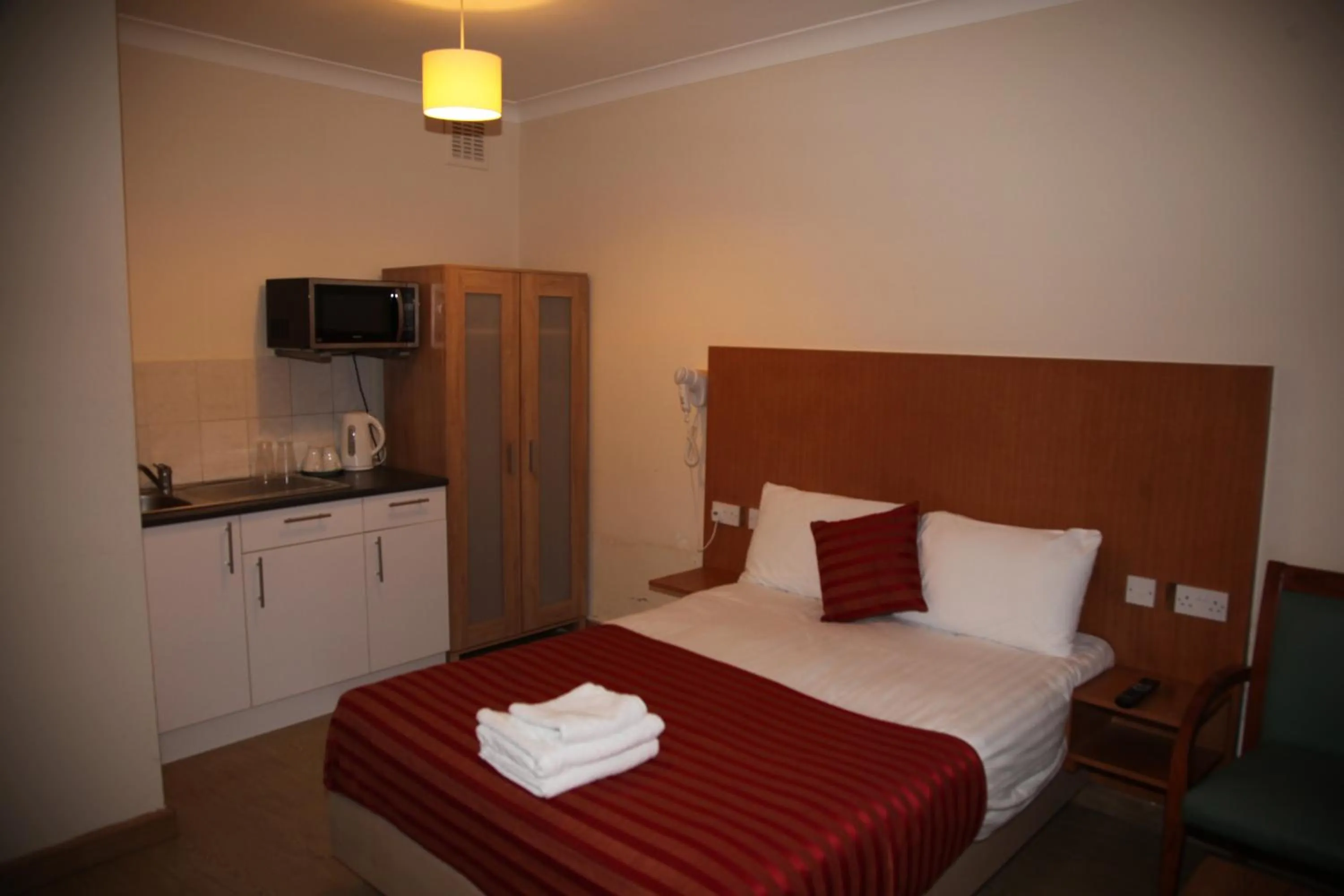 Photo of the whole room, Bed in Grove Apartments