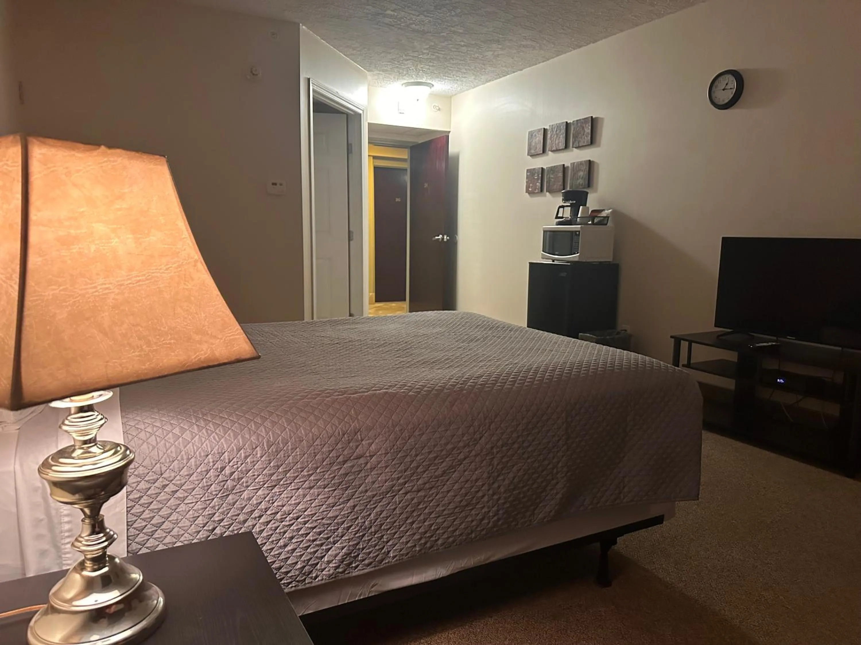 Bed in The Medicine Hat Villa