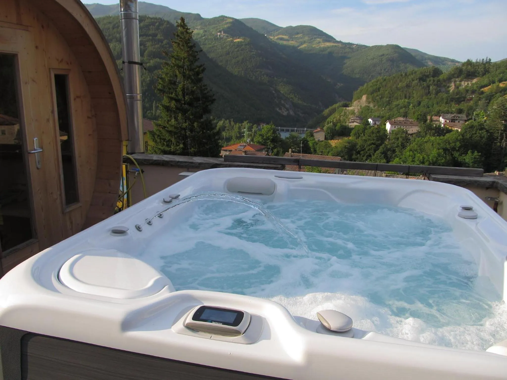 Hot Tub in Hotel Cimone