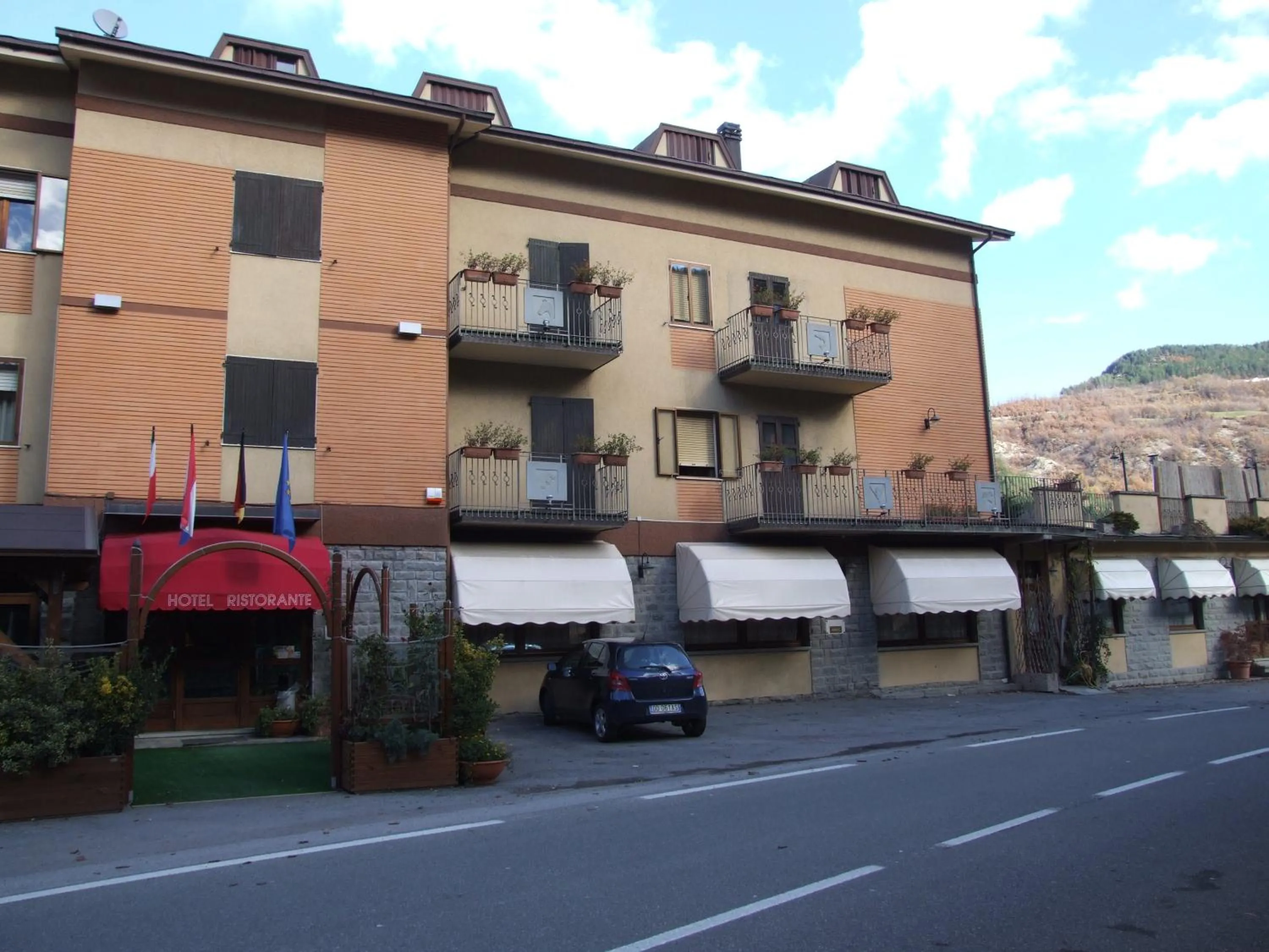Facade/entrance in Hotel Cimone
