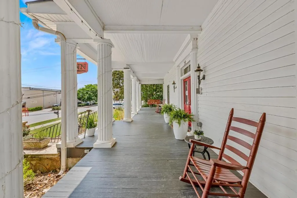 Veranda Historic Inn