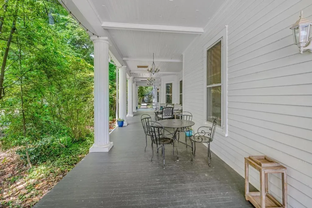 Veranda Historic Inn