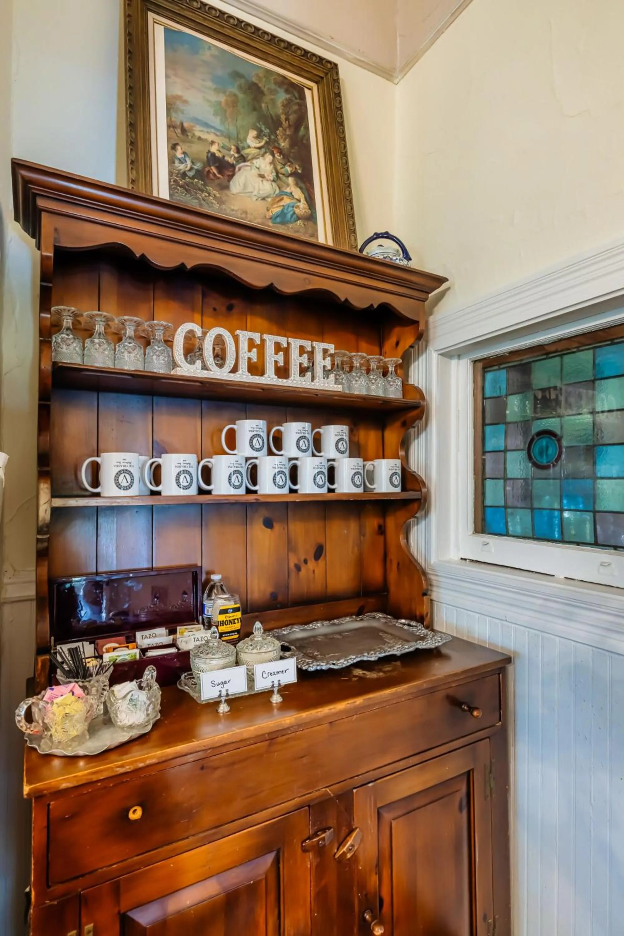 Coffee/tea facilities in Veranda Historic Inn