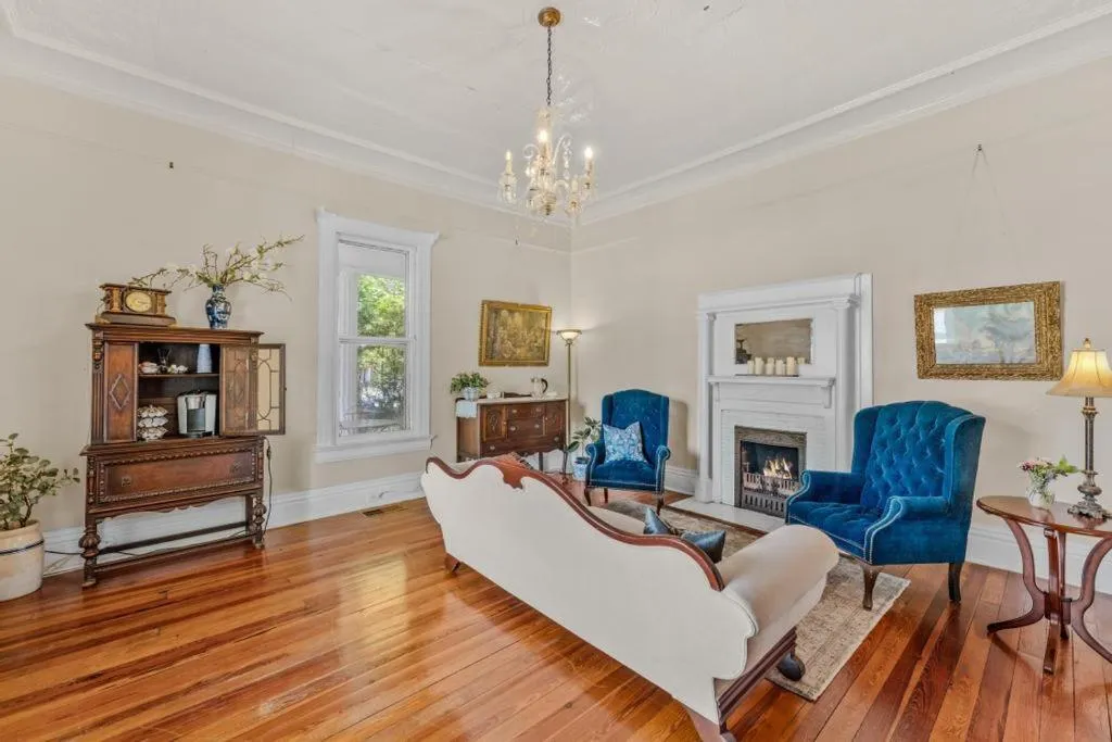 Veranda Historic Inn