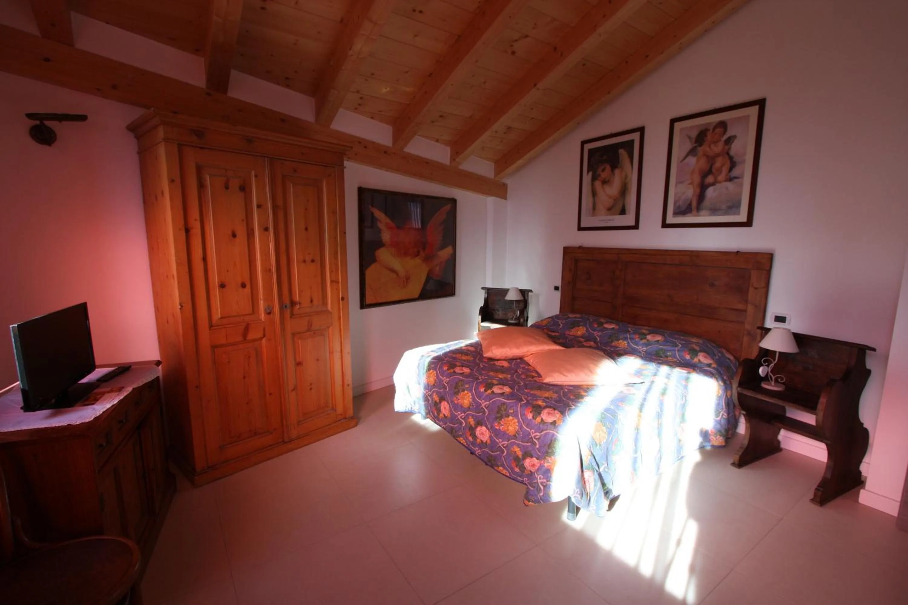 Photo of the whole room, Bed in B&B Le tre chiavi