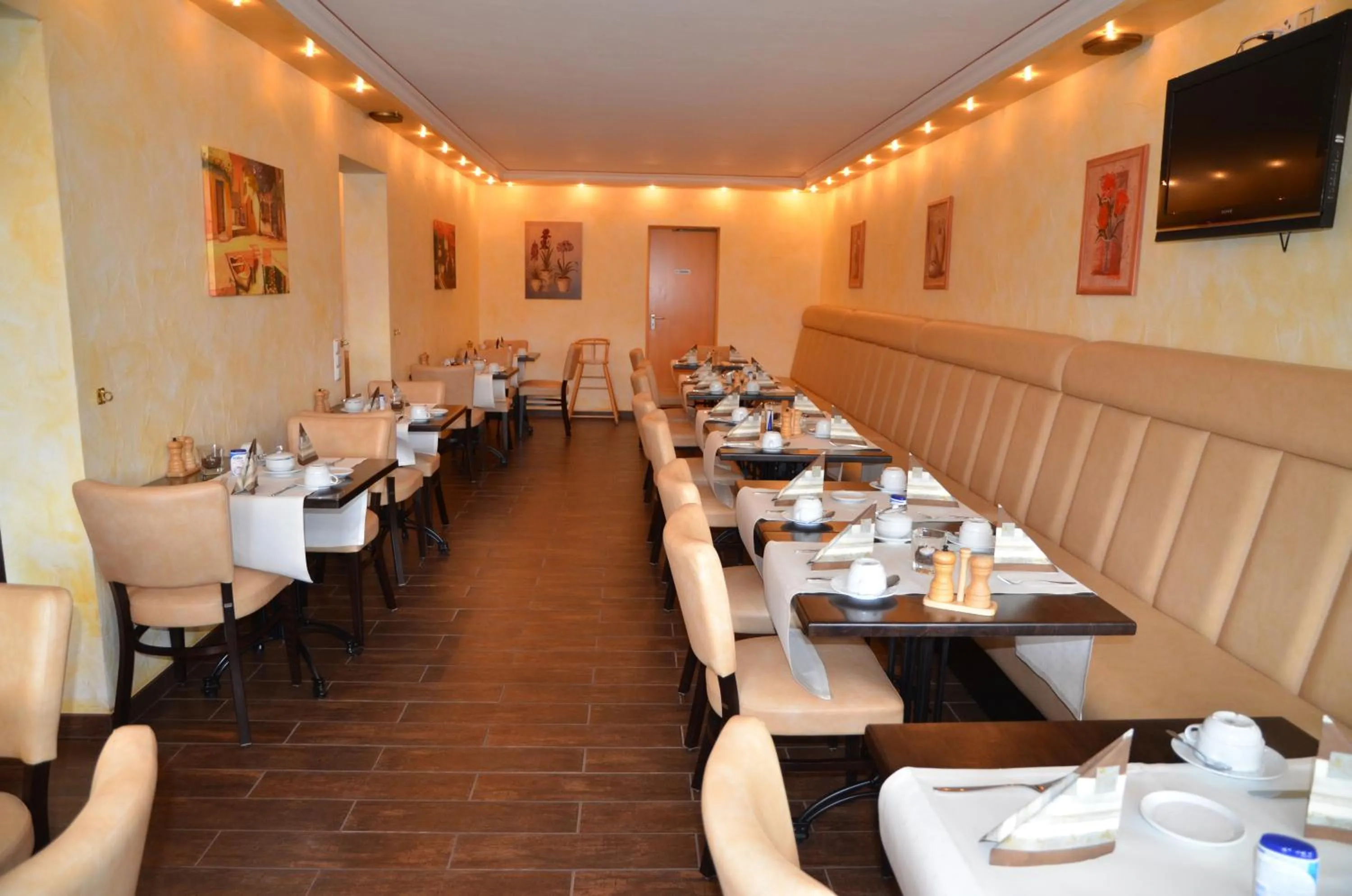 Restaurant/places to eat in Hotel Pirsch