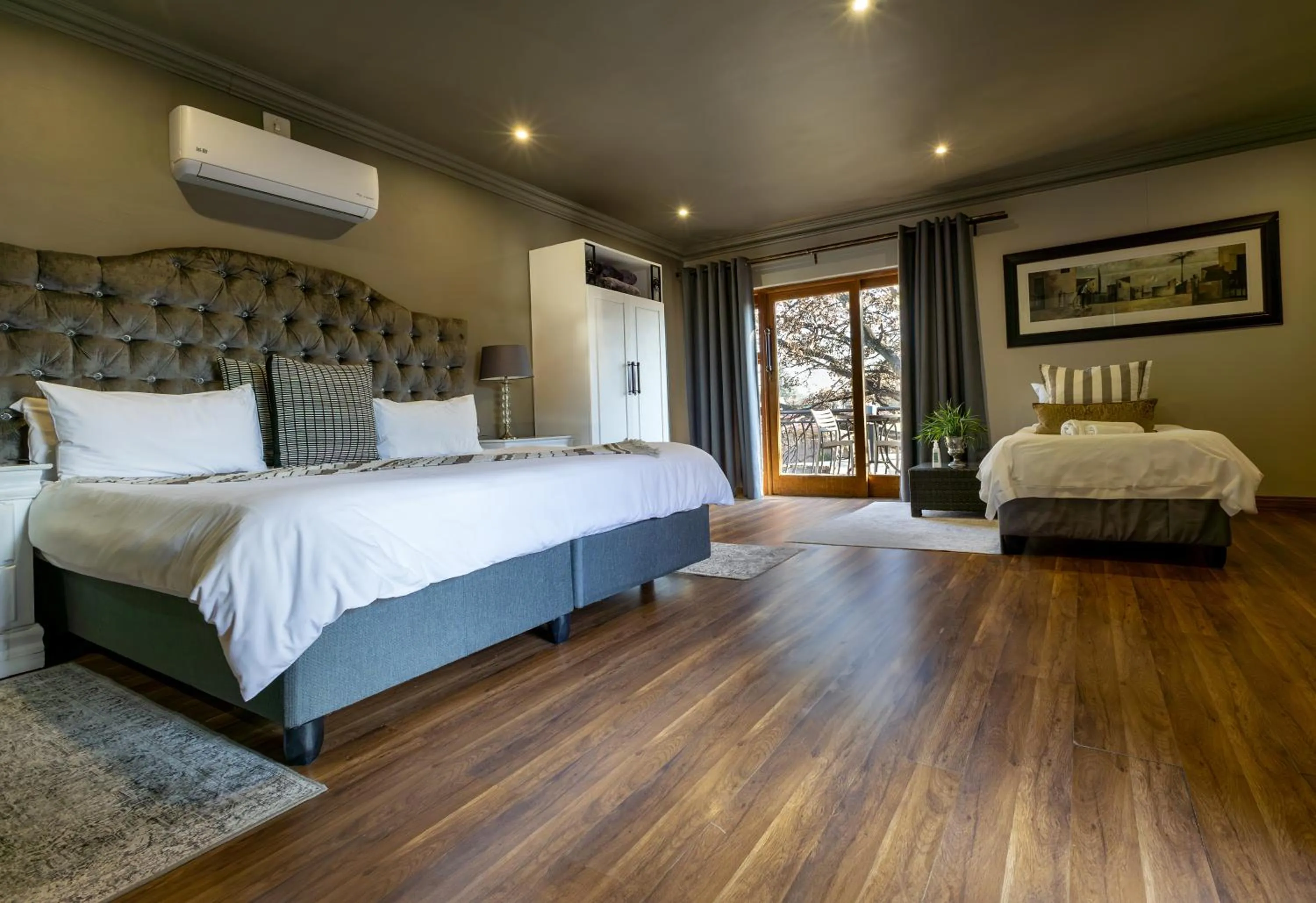 Deluxe Double Room with Balcony in Solo Gracia Guesthouse