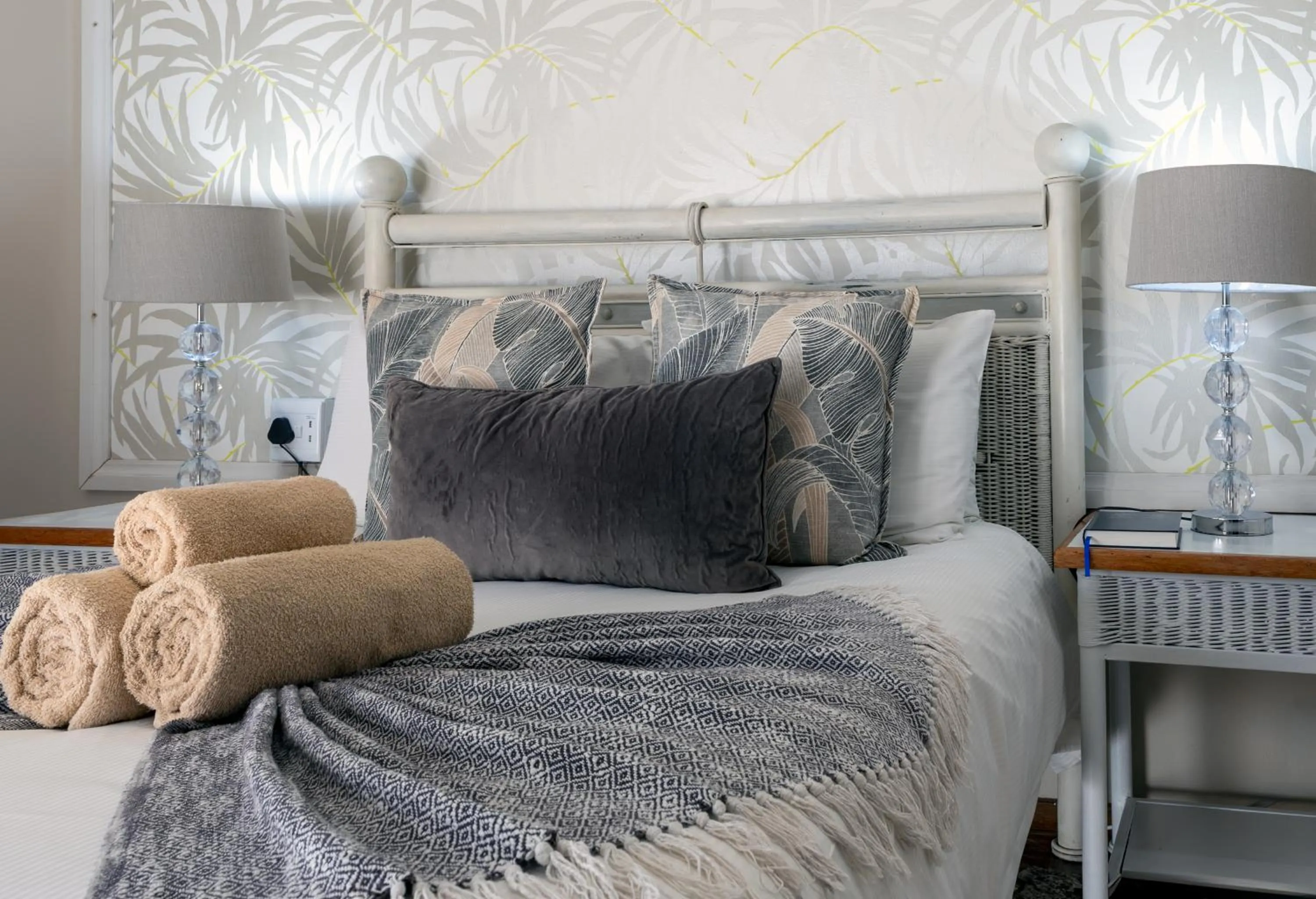 Deluxe Double Room (2 Adults + 1 Child) in Solo Gracia Guesthouse