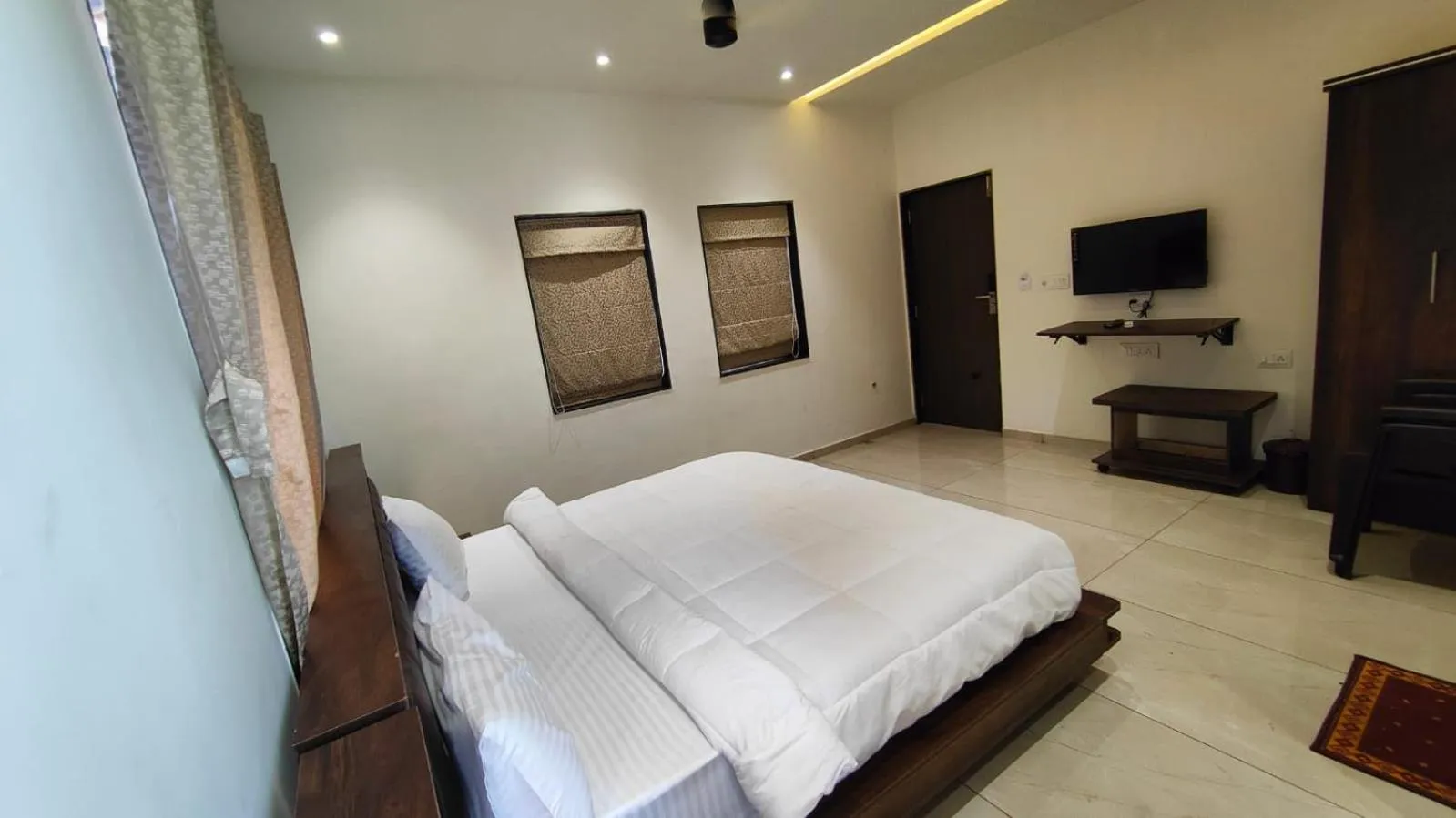 Bed in Asopalav Lawns