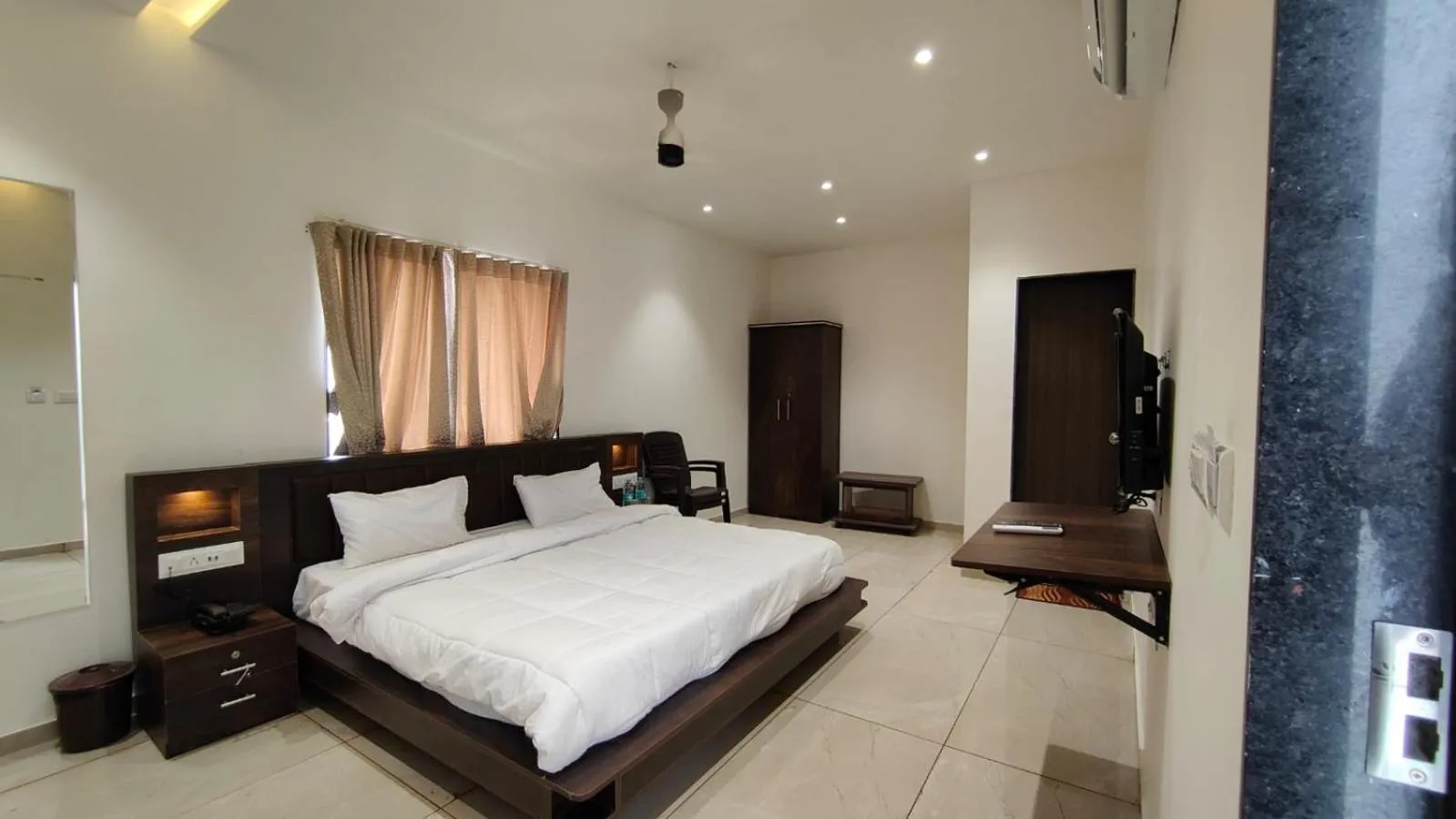 Bed in Asopalav Lawns