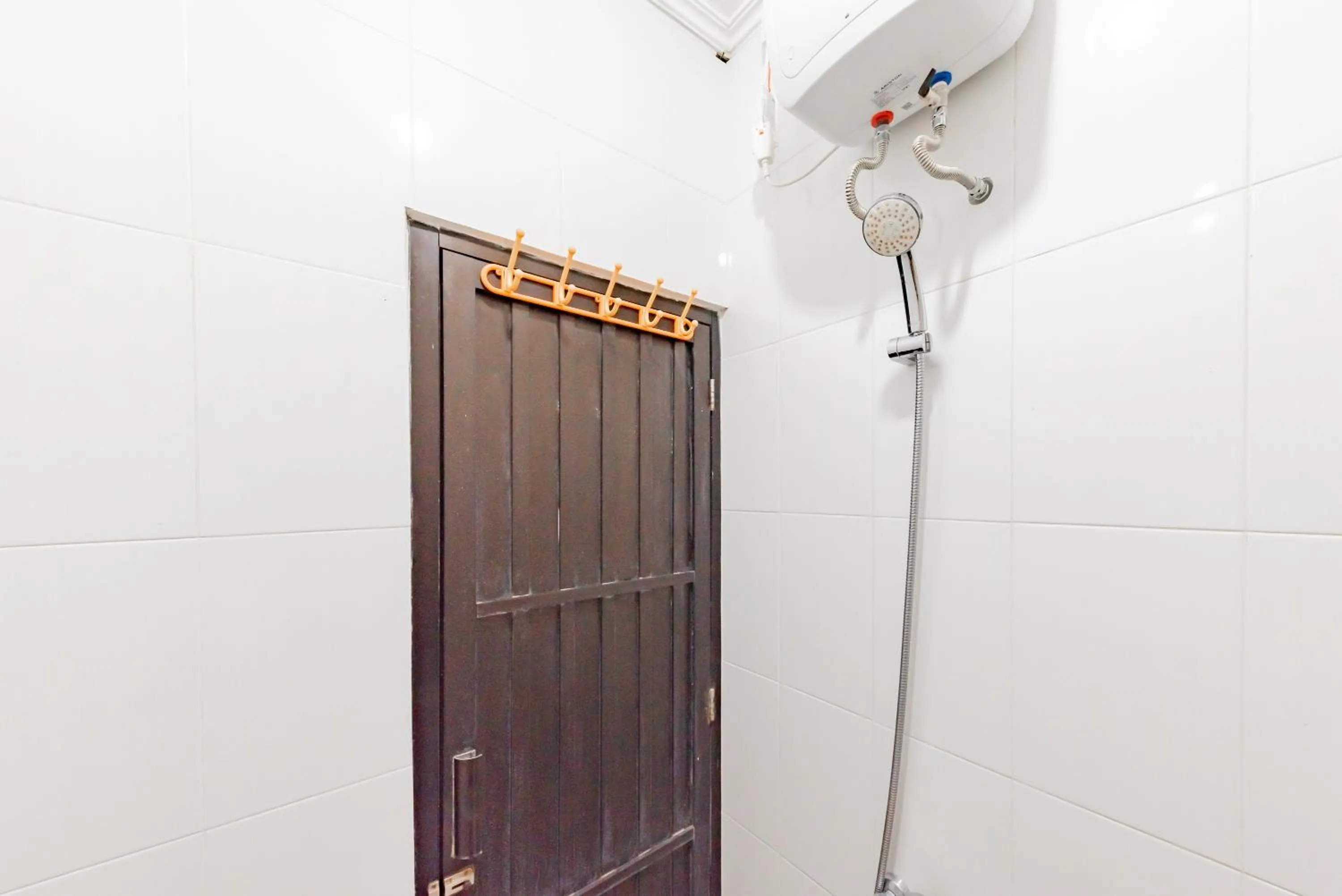 Bathroom in Urbanview Hotel Sunday Cirebon by RedDoorz