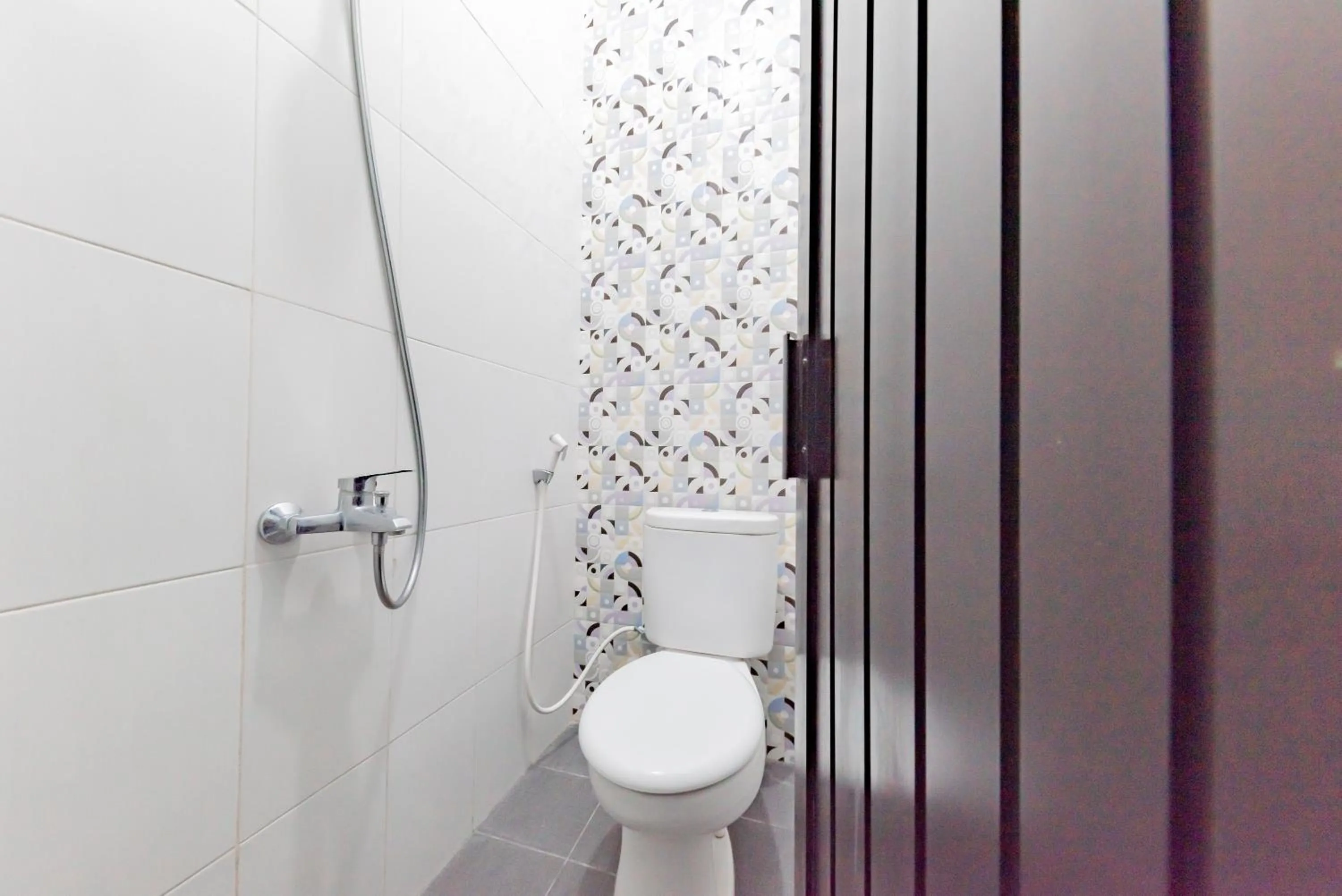 Bathroom in Urbanview Hotel Sunday Cirebon by RedDoorz