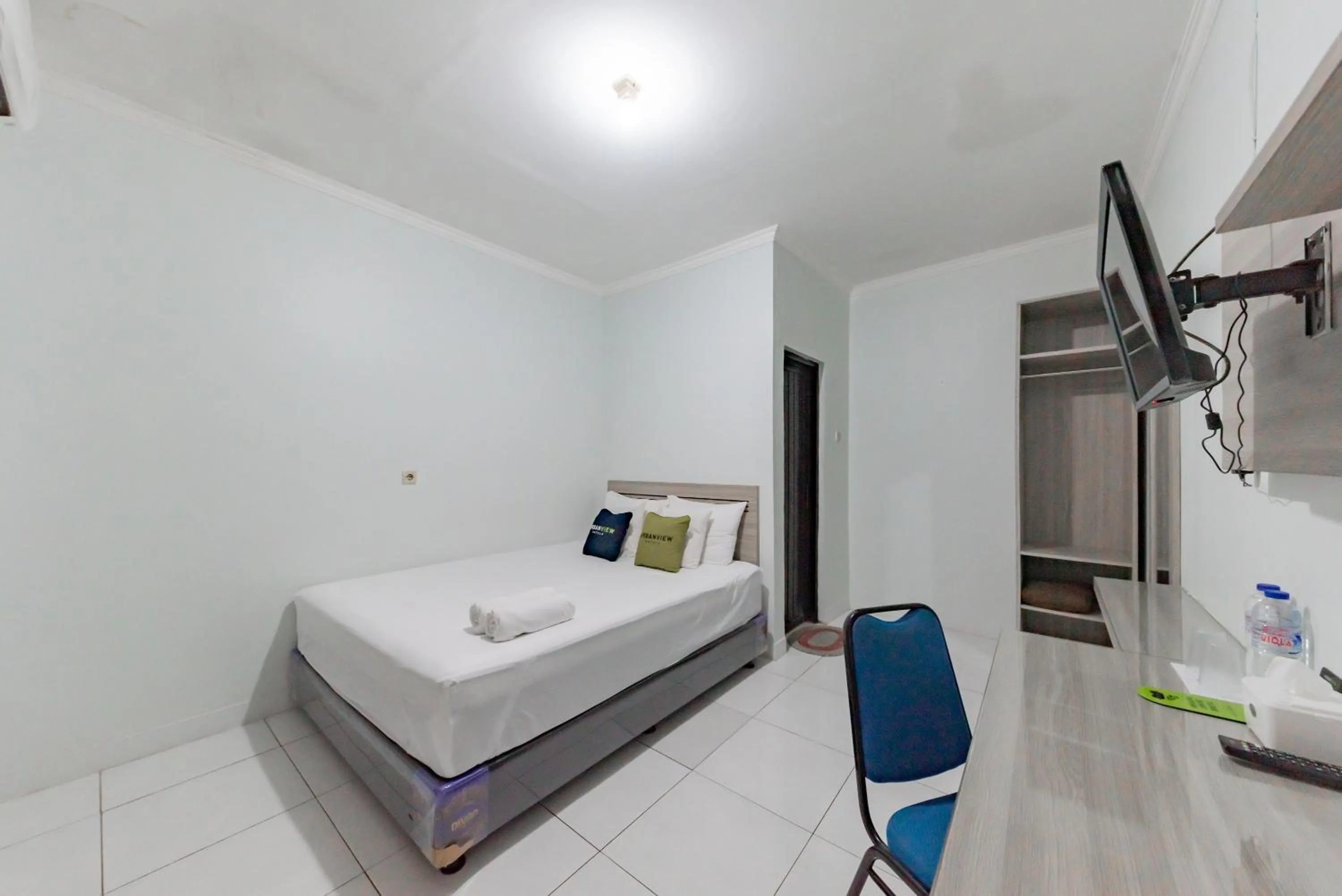 Bed in Urbanview Hotel Sunday Cirebon by RedDoorz