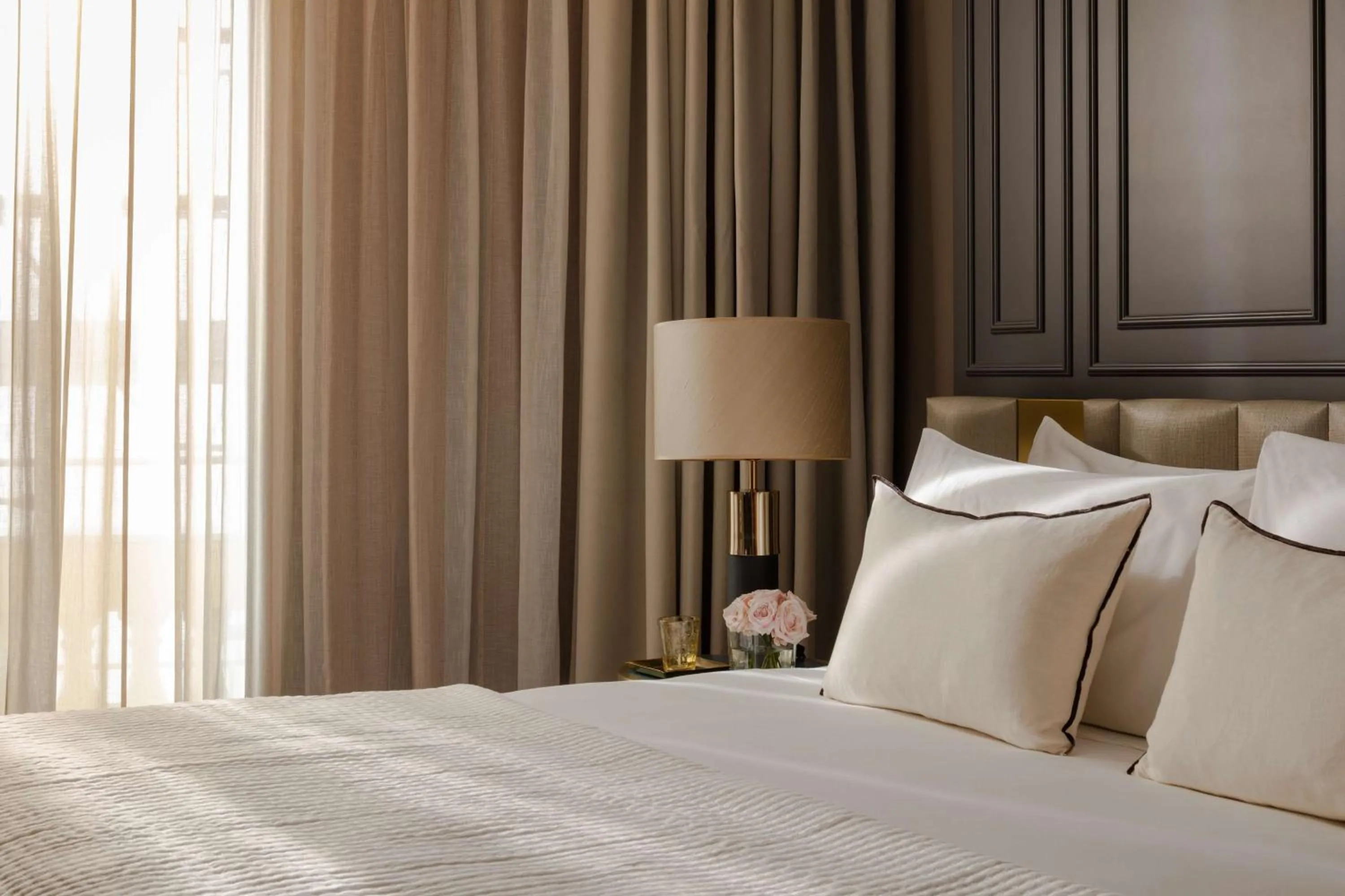 Bedroom, Bed in Anantara Plaza Nice Hotel - A Leading Hotel of the World