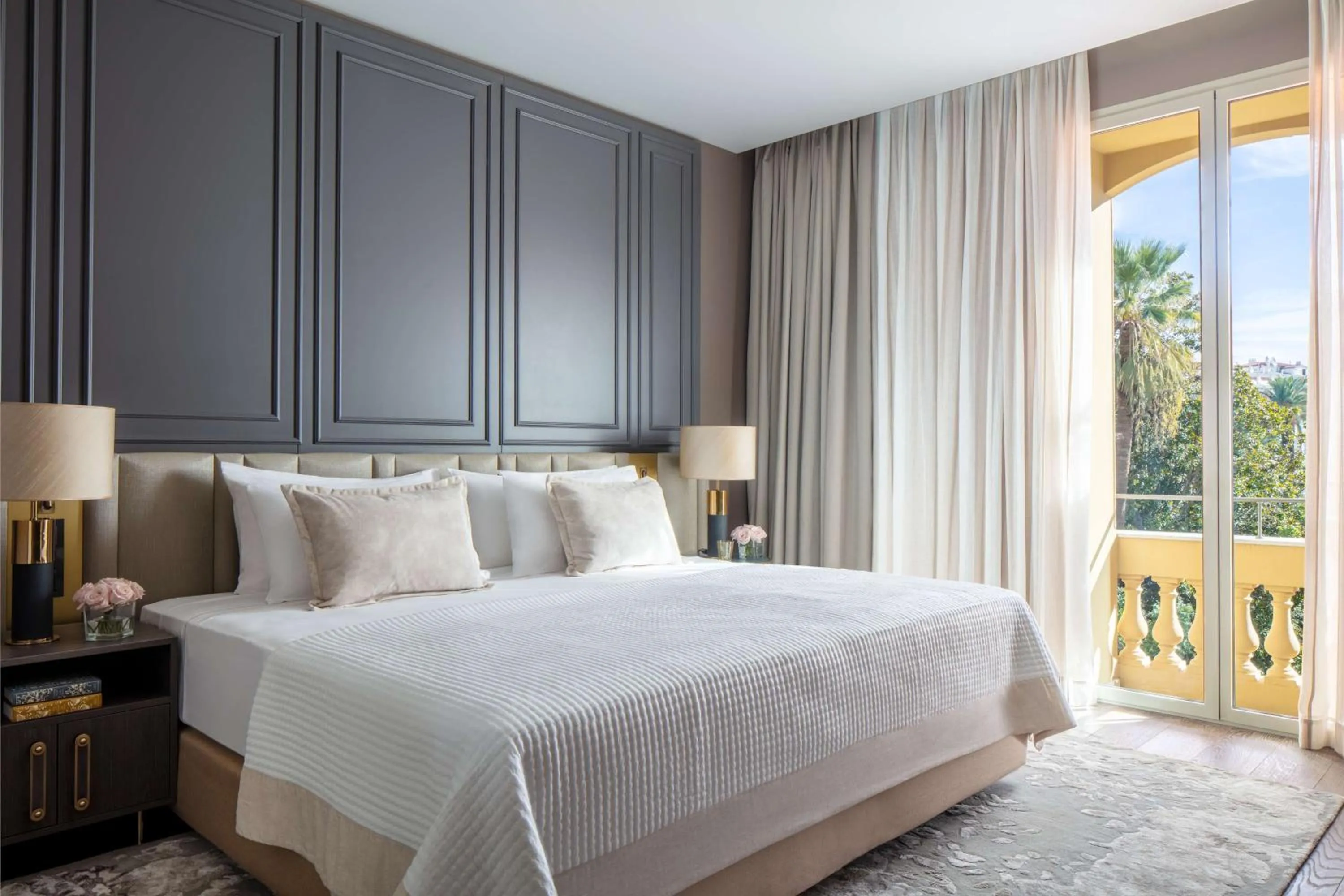 Bedroom, Bed in Anantara Plaza Nice Hotel - A Leading Hotel of the World