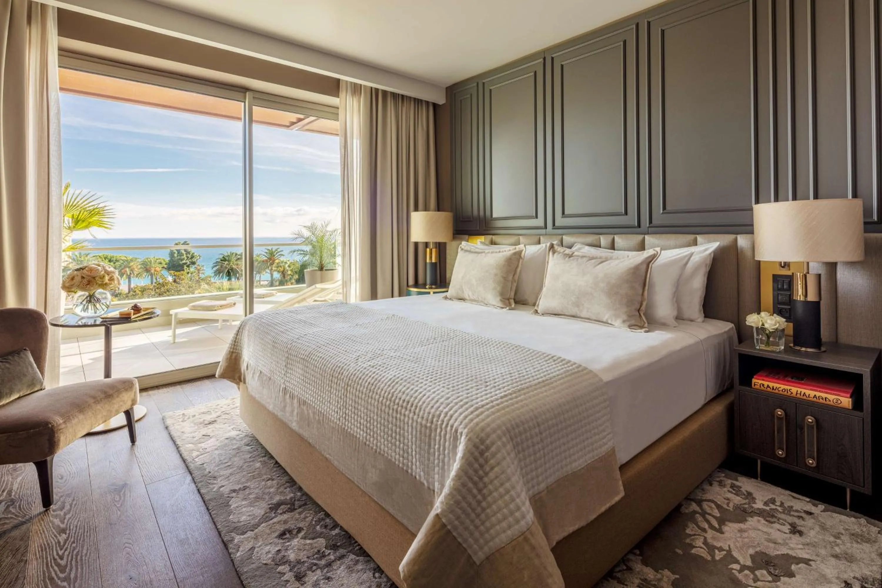 Bedroom, Bed in Anantara Plaza Nice Hotel - A Leading Hotel of the World