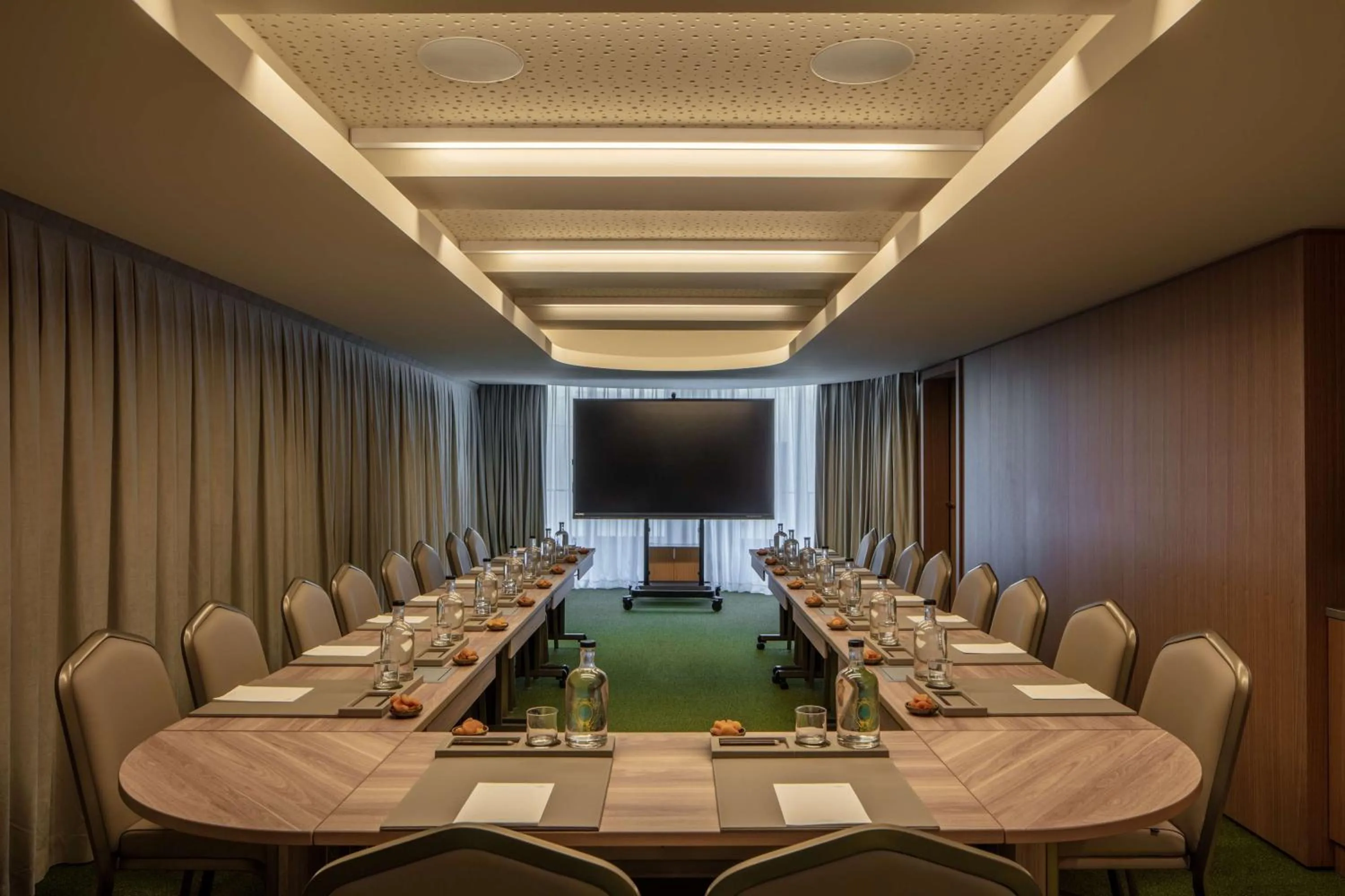 Bedroom in Anantara Plaza Nice Hotel - A Leading Hotel of the World