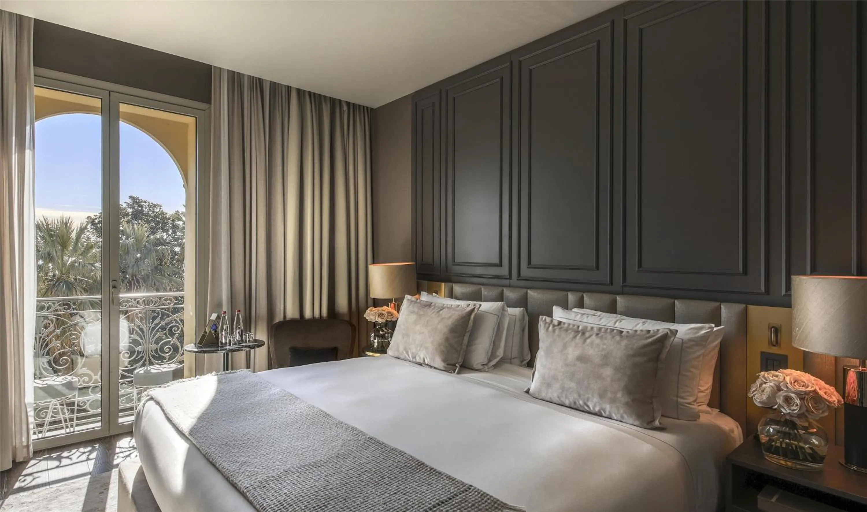 Bedroom, Bed in Anantara Plaza Nice Hotel - A Leading Hotel of the World